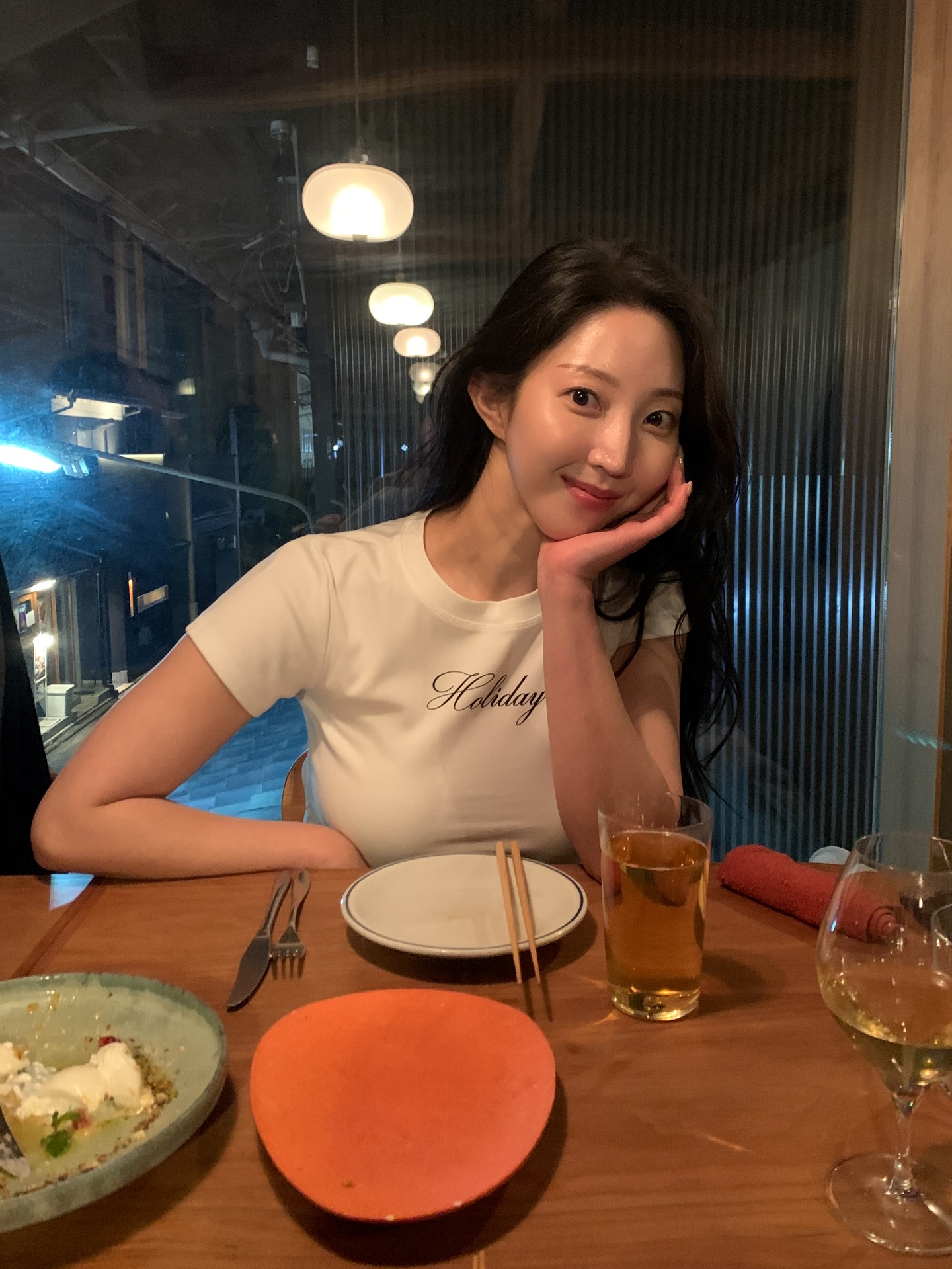 맨 마지막 영상 꼭 소리켜고 들어주세요 ㅜㅋㅋㅋㅋㅋ
너무 웃김 ㅜㅜㅜㅋㅋㅋㅋㅋㅋㅋㅋㅋㅋㅋㅋ

우리네 부모님들께 다이닝.... 이란...?🥸
ㅋㅋㅋㅋㅋㅋㅋㅋㅋㅋㅋ

접시 크응거에다갘 그림하나쓰~~~
아 너무 웃김ㅋㅋㅋㅋㅋㅋㅋㅋㅋㅋㅋㅋㅜ

결국 다이닝 갔다가 아무리 먹어도
엄마 배는 안 차고 엄마표정 계속
흑토마토 되고.. 🌚어두워져서 ㅋㅋㅋㅋㅋㅋ
다같이 2차 식당 밥 더머그러 갔드래여 .....