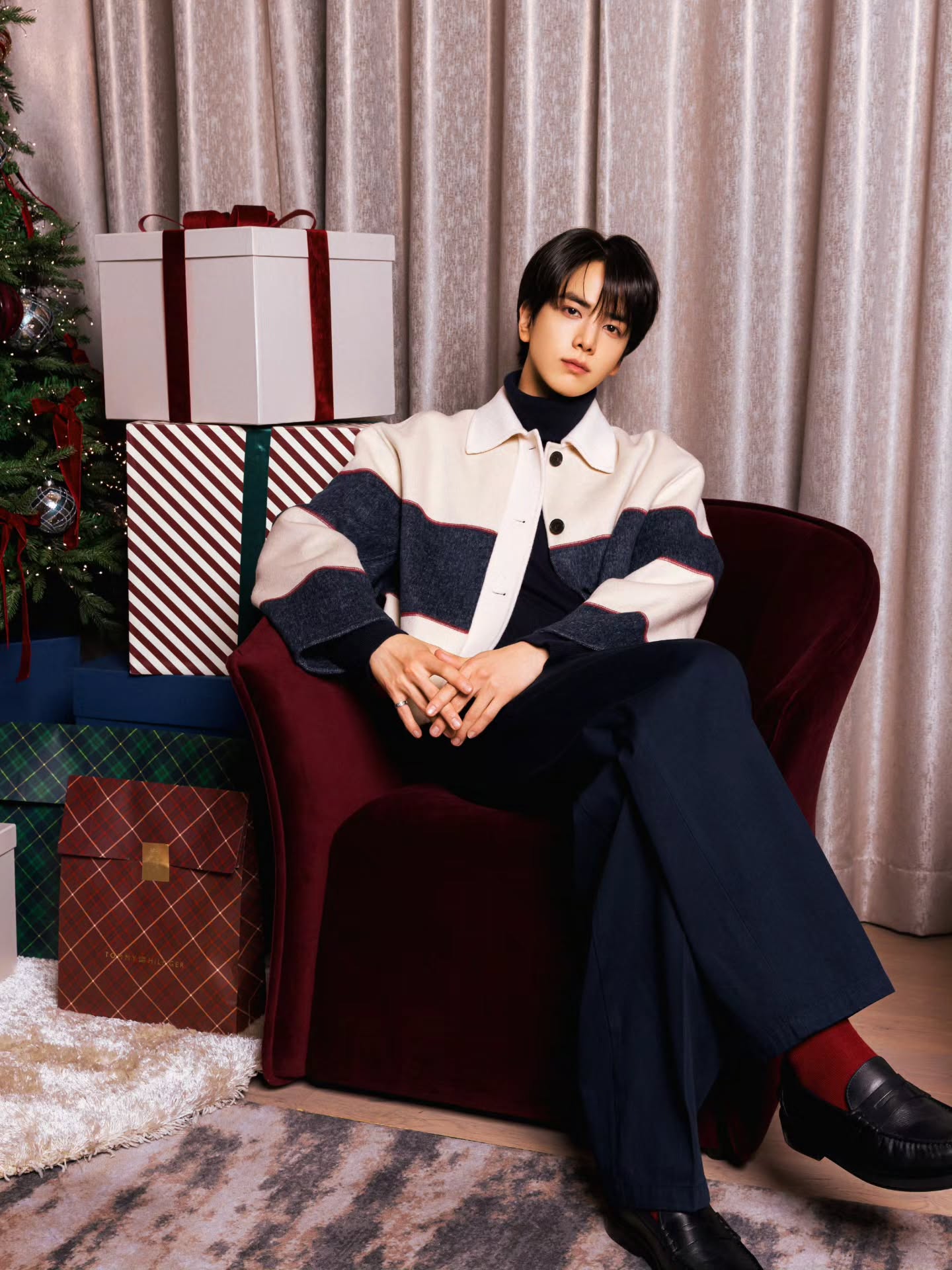 What kind of gift do you want ? 🎁 🎄 

#YH
@tommyhilfiger