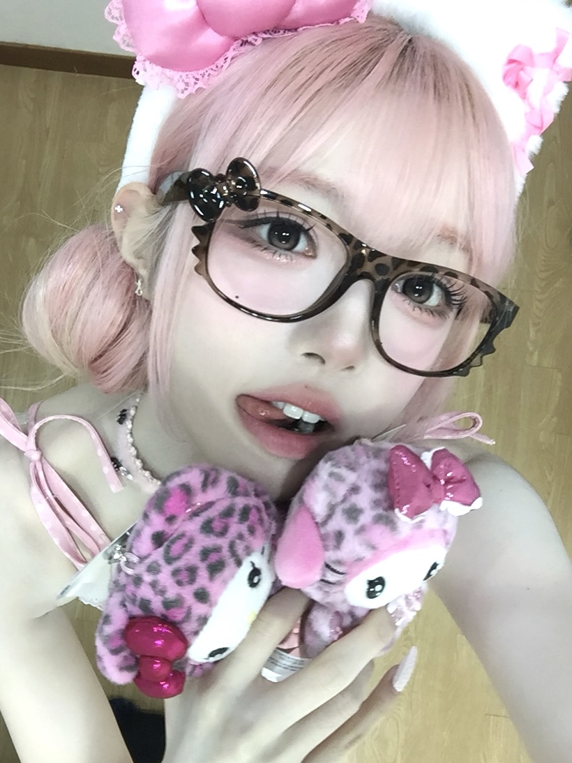 핑크💖고양이가🐈세마리🫰

#tripleS #트리플에스 #トリプルS
#トリプルエス #トエス
#ChaeWon #채원 #チェウォン