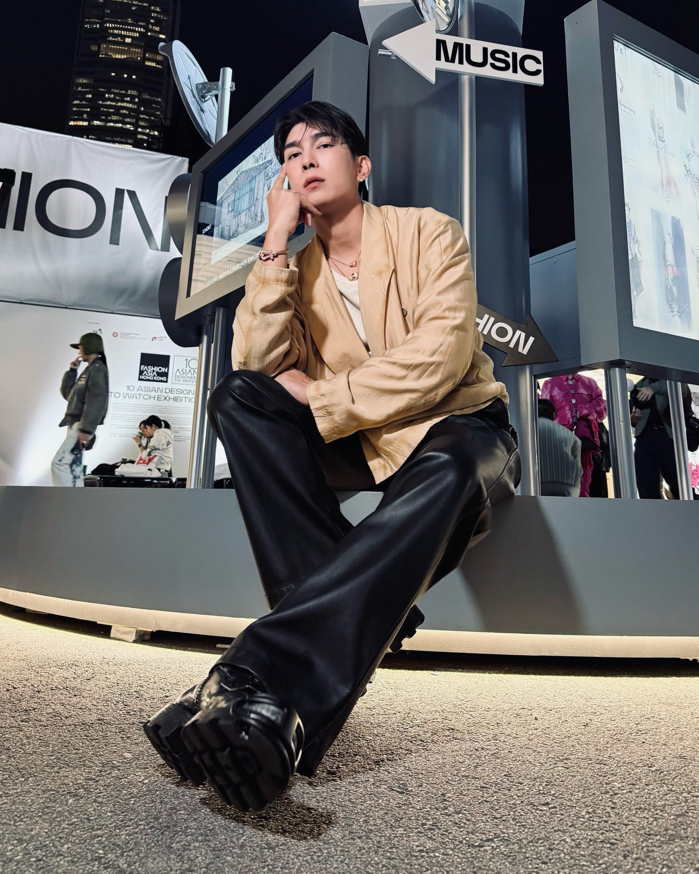 Exploring the ‘10 Asian Designers to Watch’ exhibition and getting lost in textures, silhouettes, and ideas that are reshaping Asian creativity. Every designer here tells a story and every story inspires.

@hkfashionfest 
@fashionasiahk
#HKFashionFest 
#CCIDAHK 
#香港時裝薈