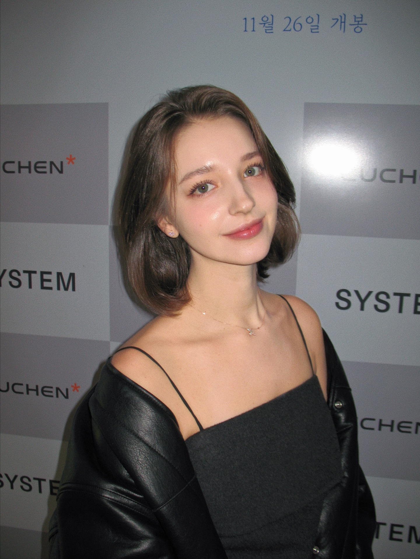 ‘속초에서의 겨울‘ VIP 시사희 
Hiver à Sokcho 좋은 영화 보고 갔다 왔어요.
🌊 #속초에서의겨울 

sensual & beautiful film, really enjoyed experiencing it, it felt like watching people live, not act.
thank you for having me at the premiere. 

@koyakamura @namys @bellakim1706 👏🏻

wearing @system__1990 
jewelry by @ganeshi.official