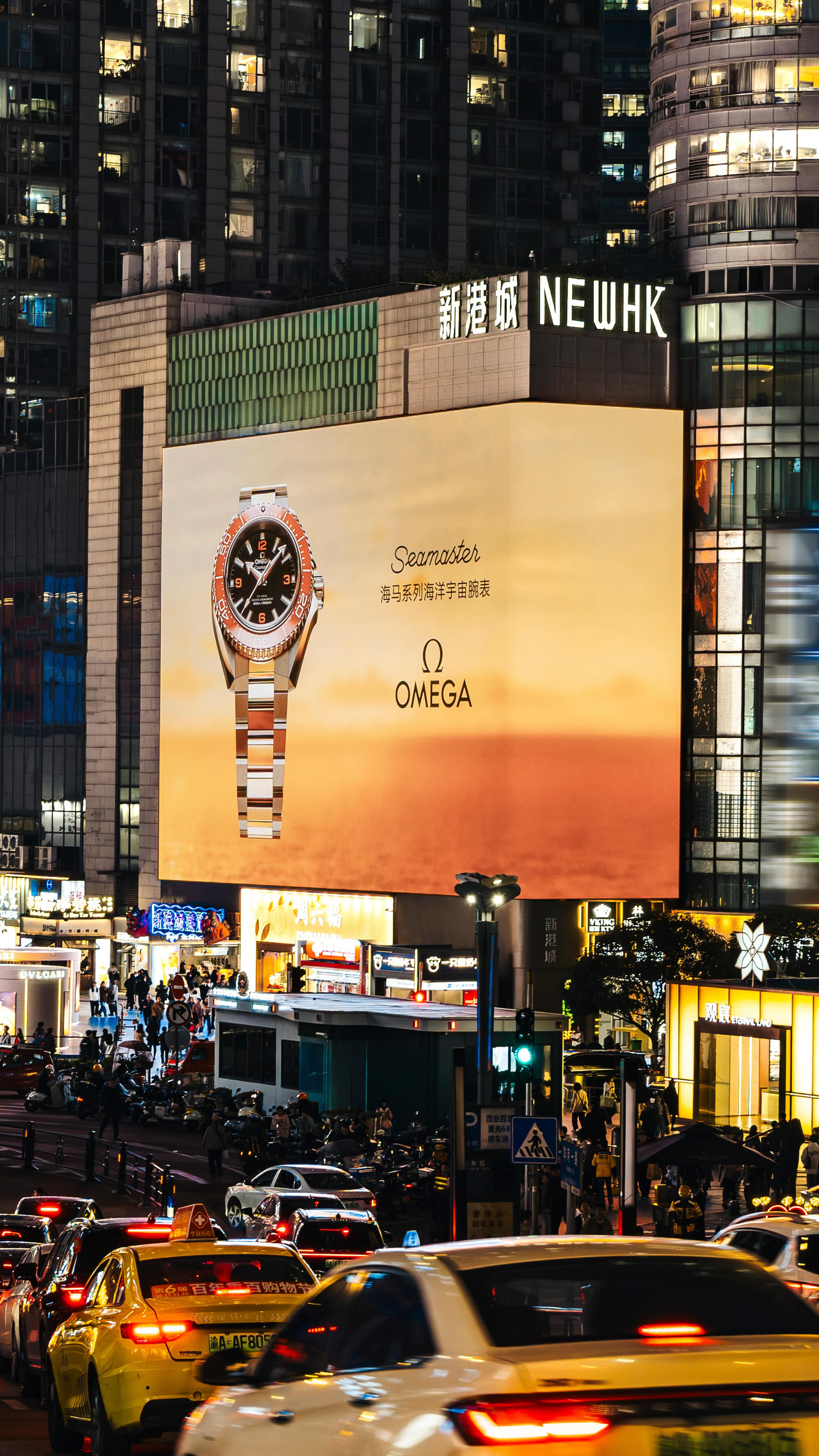 Chongqing glows orange for the arrival of the Seamaster Planet Ocean.

#OMEGA 
#PlanetOcean