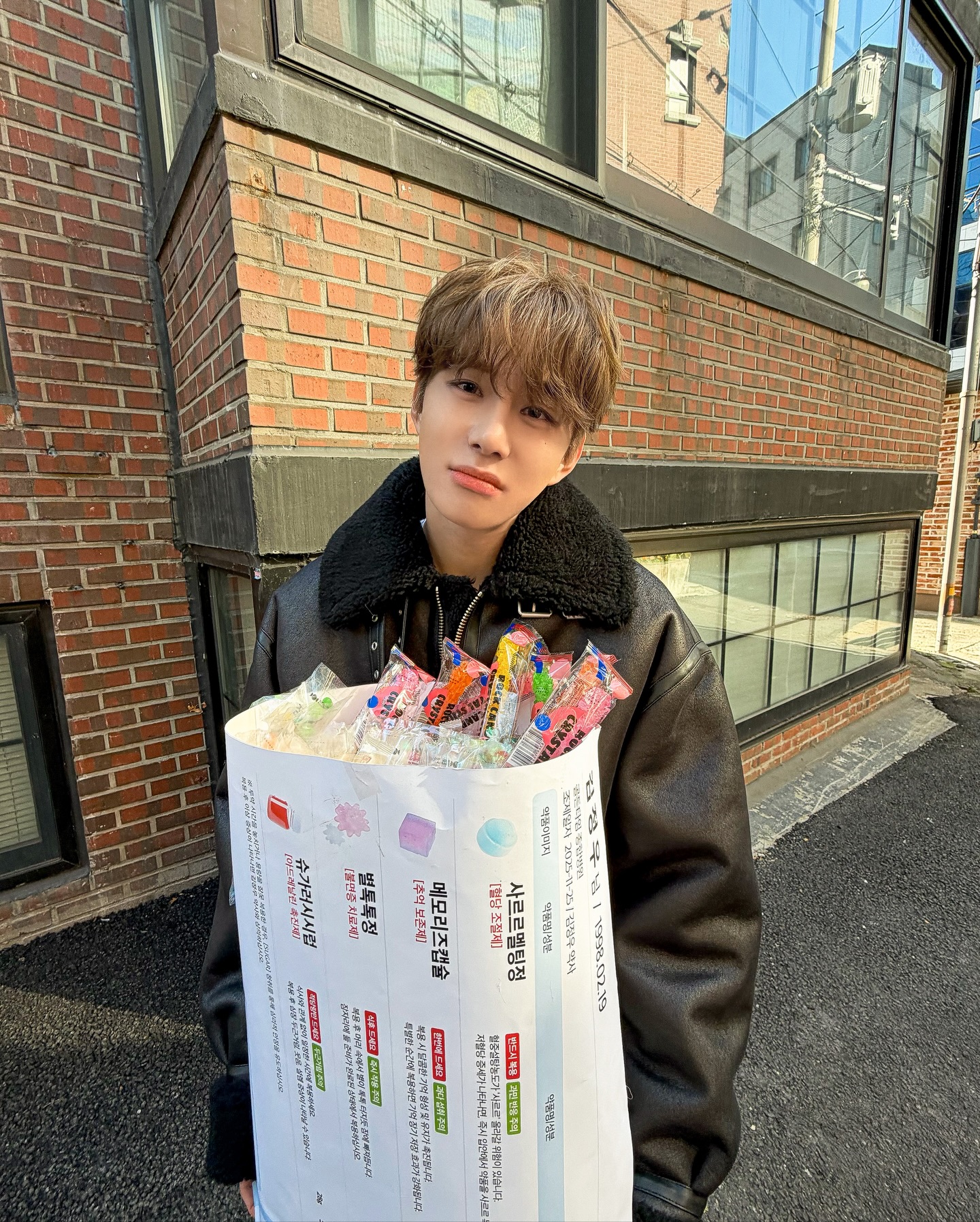 .
.　╲　　　　　　　　　　╱
　　　　　　　　　　/
　　　╲　　　　　　　　╱
　　╲　　  난 절대　　　╱
-　-　　　  SUGAR에서 -　-　-
　　╱　 벗어 날 수 　╲
　╱　　/  없어!!!
　　╱　　　　　　　　╲
　　　　　/　|　　　
　　　　　　　|
　　　　　　　. 

JUNGWOO 【SUGAR】
➫ 2025.11.28 6PM (KST)

#NCT #JUNGWOO #SUGAR