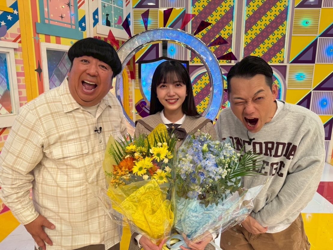 .
乃木坂工事中で卒業記念企画をしていただき、
ラストを迎えました。
これまで本当にありがとうございました。

個性がないと悩んでいた自分でしたが、
やってみることに意味があると教えてくれた場所でした。
どうして最後のトークで、「ポー」が出てきたのか…
他にもたくさん思い出がありました。

余興は全部良い思い出！！
初年度は、大好きな先輩のためならばと。
次年度も、大好きな先輩のためならばと。
そこから先は、今年は何をやろうかと自ら考えるほどに、
余興に本気になっていました。楽しきことでした。

沖縄ロケも嬉しかったな。
緊張しっぱなしだったけれど、
初めての沖縄にメンバーとバナナマンさんと行けたこと、
幸せでした。
ロケといえば家電屋さんのロケも！小吉に感謝です。
運動会は本当に出れてよかったな。
綱引きの時、
みんなから「久保さんの声で頑張れました！」と声をかけてもらった時は、2戦目の前にひっそりと涙を流しました。
顔面パイサバイバルは私の青春の1ページ。忘れられない。

かくれんぼで泣くし、
ビンゴは1人だけリーチにならないし、
1人だけ大吉も出ないし、
髪サラサラって自分で言っちゃうし、
お寿司はわさび引けないし、
いつも悲しい妄想するし、
お土産忘れちゃうし、
勝負事には本気すぎるし。

そんな私に、個性を芽生えさせてくれた、
乃木坂工事中という場所に感謝の気持ちでいっぱいです。

久保は久保を好きになりました！

スタッフさんには、本当にお世話になりました。
ひとつひとつの企画、テロップ、その全てに
メンバーひとりひとりへの愛が詰まっていました。
最後の企画を終えた時も、「久保らしいね」という言葉をいただきました。私に個性が生まれたのは、
紛れもなくみなさまのおかげです。
本当にありがとうございました。

そして、バナナマンさん。
設楽お兄ちゃんが楽しそうだったら、
私まで嬉しかったなあ。
いつだって本気なお兄ちゃんは格好良かったです。
日村お兄ちゃんがポツリと呟く一言に
たくさん笑って、たくさん救われました。
『毎日がBrand new day』を
好きだと言ってくださったこと、
心の底から嬉しかったです。
バナナマンさんがお兄ちゃんでいてくださること、
あまりにも幸せでした。
本当にありがとうございました。
また、どこかで会えますように。

番組開始から10周年という節目に立ち会うことができ、
とても嬉しかったです。
その歴史の9年分、たくさんの思い出ができました。
数えきれない宝物をぎゅっと大切に抱えながら、
新しい地でも頑張ります。

改めまして、本当にありがとうございました💐