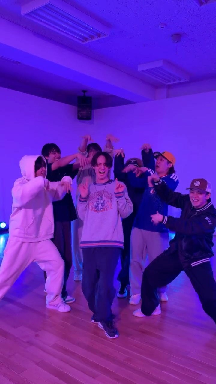 情報量多め😂

3rd Album『’s travelers』
2025.12.3(Wed) Release💿
⁡
#stravelers
#WelcomeToOurShowTonight

#TJgram #WorldwideTJ
#JustDanceTogether #TravisJapan