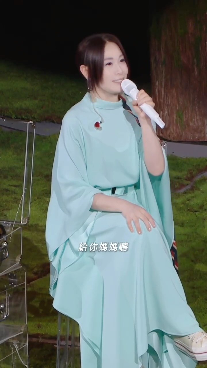 在飛行日的第二Part
就把整顆真心 Send 給你 💌

無論是分開旅行 或是一同飛行
都要記得打包沿途風景
在再相遇的時刻 交換經歷

／
​
劉若英 [飛行日] 2025 巡迴演唱會
René [ Final Call ] 2025 Live Tour
🎫 紛玩島、大麥網、貓眼演出
​​​​
📍諸暨站（有立柱）
演出日期：2025年12月20日（六）-21日（日）
演出場館：諸暨西施籃球中心體育館
​​​​​
📍北京站（無立柱）𝙎𝙊𝙇𝘿 𝙊𝙐𝙏!!
演出日期：2025年12月27日（六）-28日（日）、31日（三）
演出場館：華熙生物·潤百顏中心
​
#劉若英 #飛行日
#劉若英演唱會
#劉若英飛行日演唱會 #成都 
​​​
-
@reneliu2021