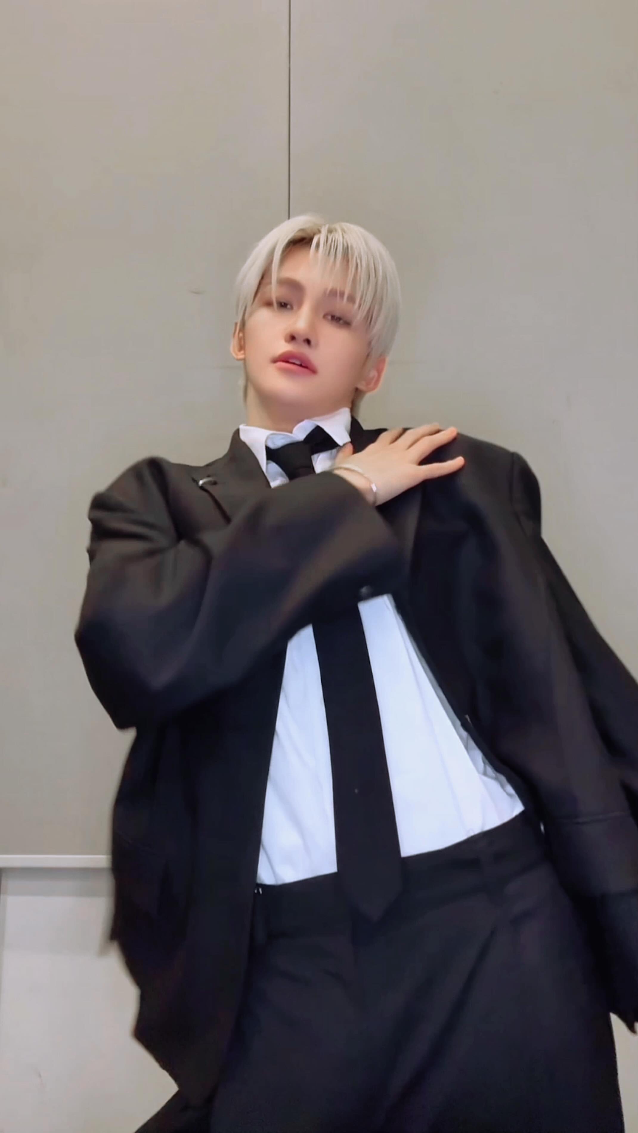 Hmm🕶️

#JIHOON #지훈
#TWS #투어스 #247WithUs