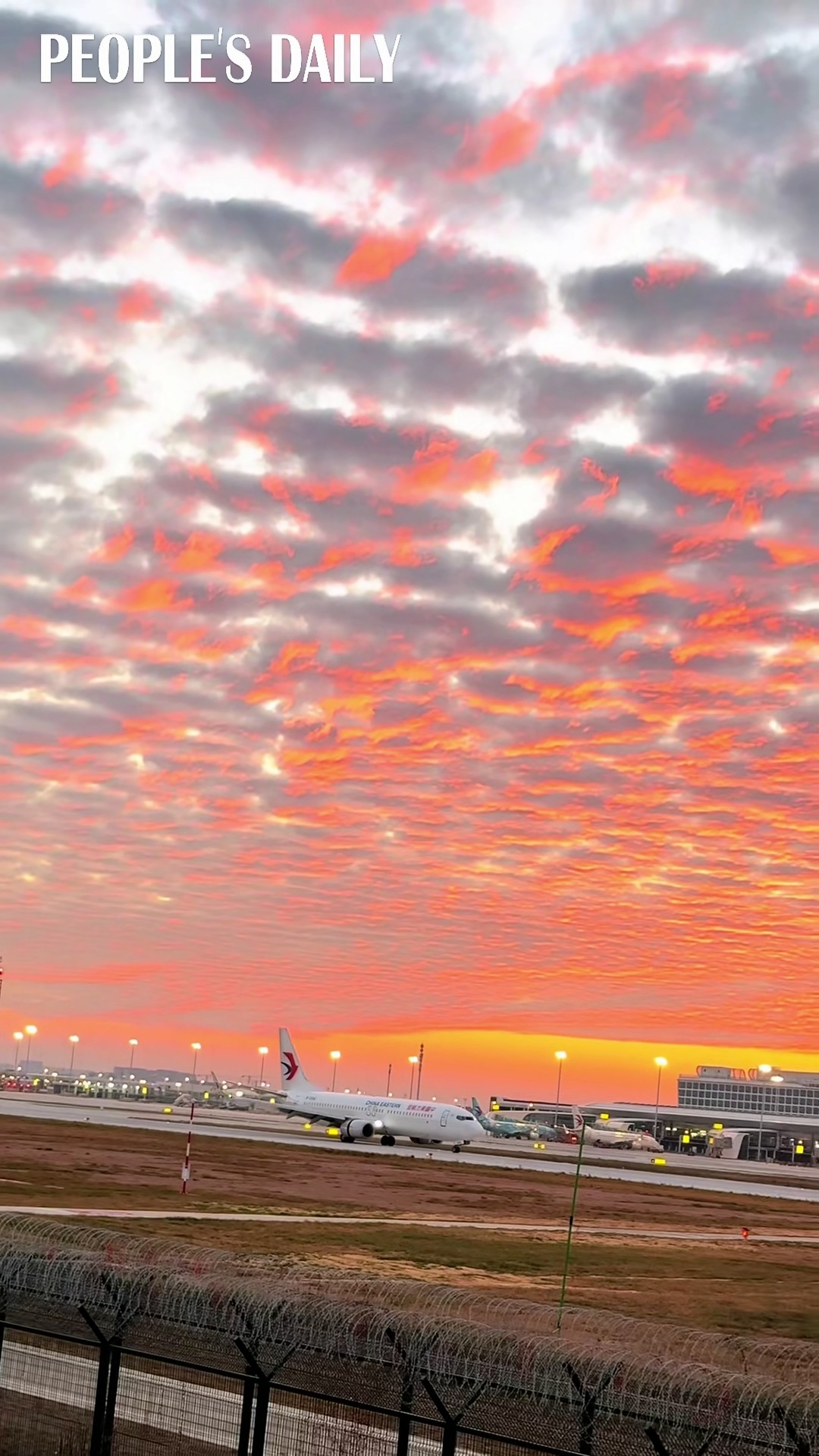 A mesmerizing #sunset paints the sky in shades of orange and gold above the Guangzhou Baiyun International #Airport in south China's Guangdong Province.