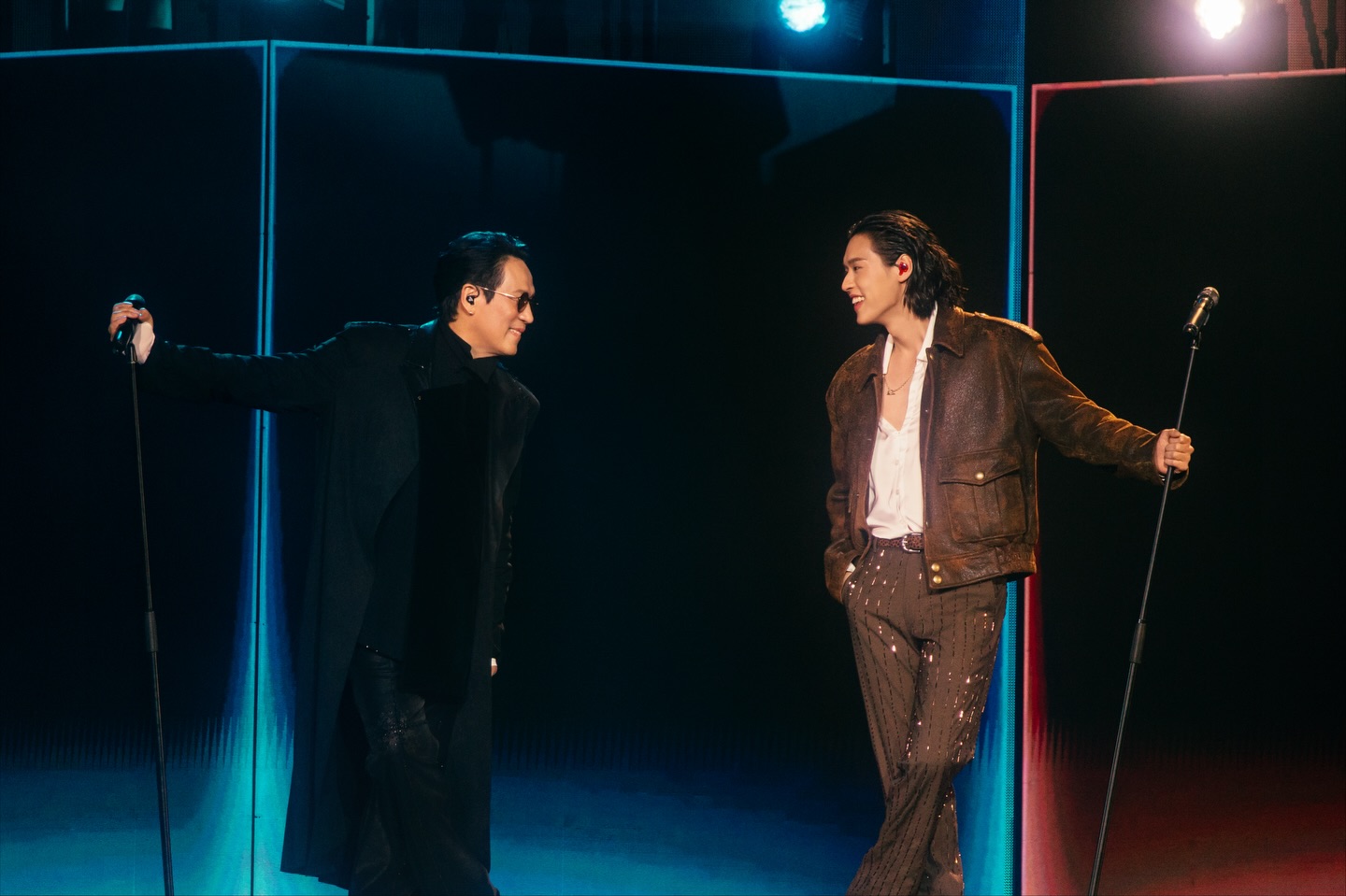 มองยอนไปตั้งแต่เด็กๆที่โตมากับเพลง ตัวตน และการได้มีพี่เบิร์ดเป็นแรงบันดาลใจมาตลอด ไม่เคยคิดว่าจะมีโอกาสได้ขึ้นเวทีกับพี่จริงๆ ขอบคุณพี่เบิร์ดและทีมงานทุกๆคนที่ให้โอกาส เอ็นดู และให้ประสบการณ์และช่วงเวลาที่ดีมากๆกับผมจริงๆ

Love. Respect. Living Legend. @birdthongchai ❤️❤️❤️

#BIRDFANFEST20XX 
#แฟนจ๋ามาเสิร์ฟแล้วจ้ะ