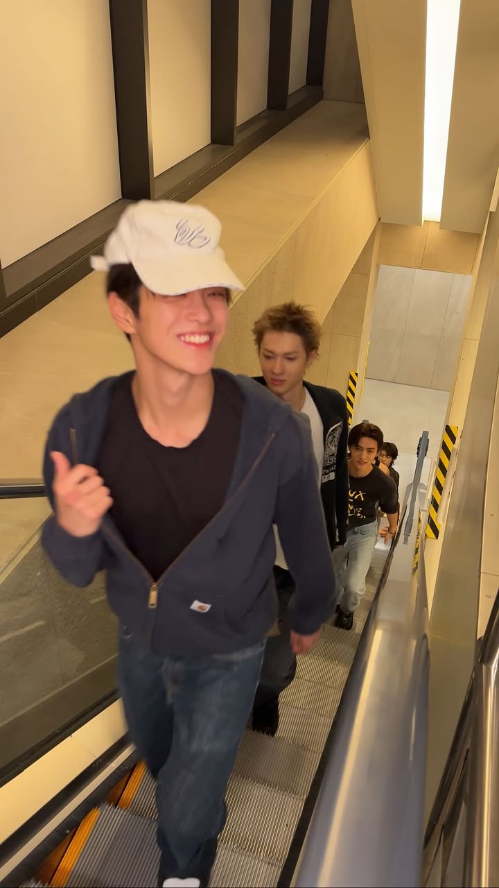 tried to make a trend

#CORTIS #코르티스 #CORTIS_FaSHioN