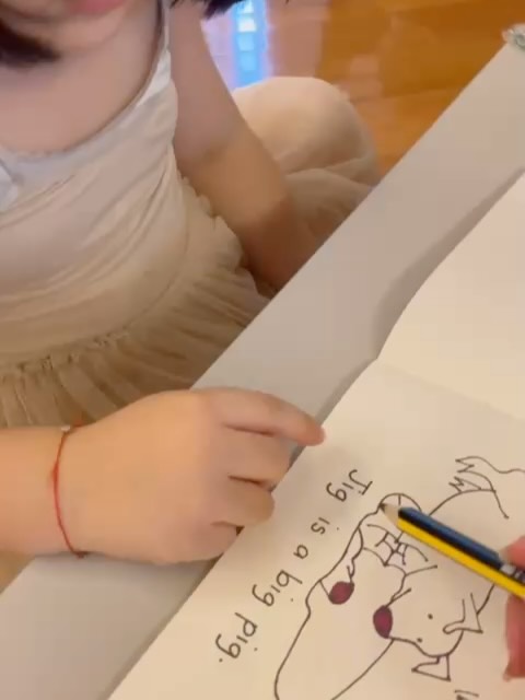 我們的心都需要被溶化一下 #LU仔細個個豬樣真係好得意 #可能同佢隱隱約約好似有兩Pat鬚有莫大嘅關係🤭