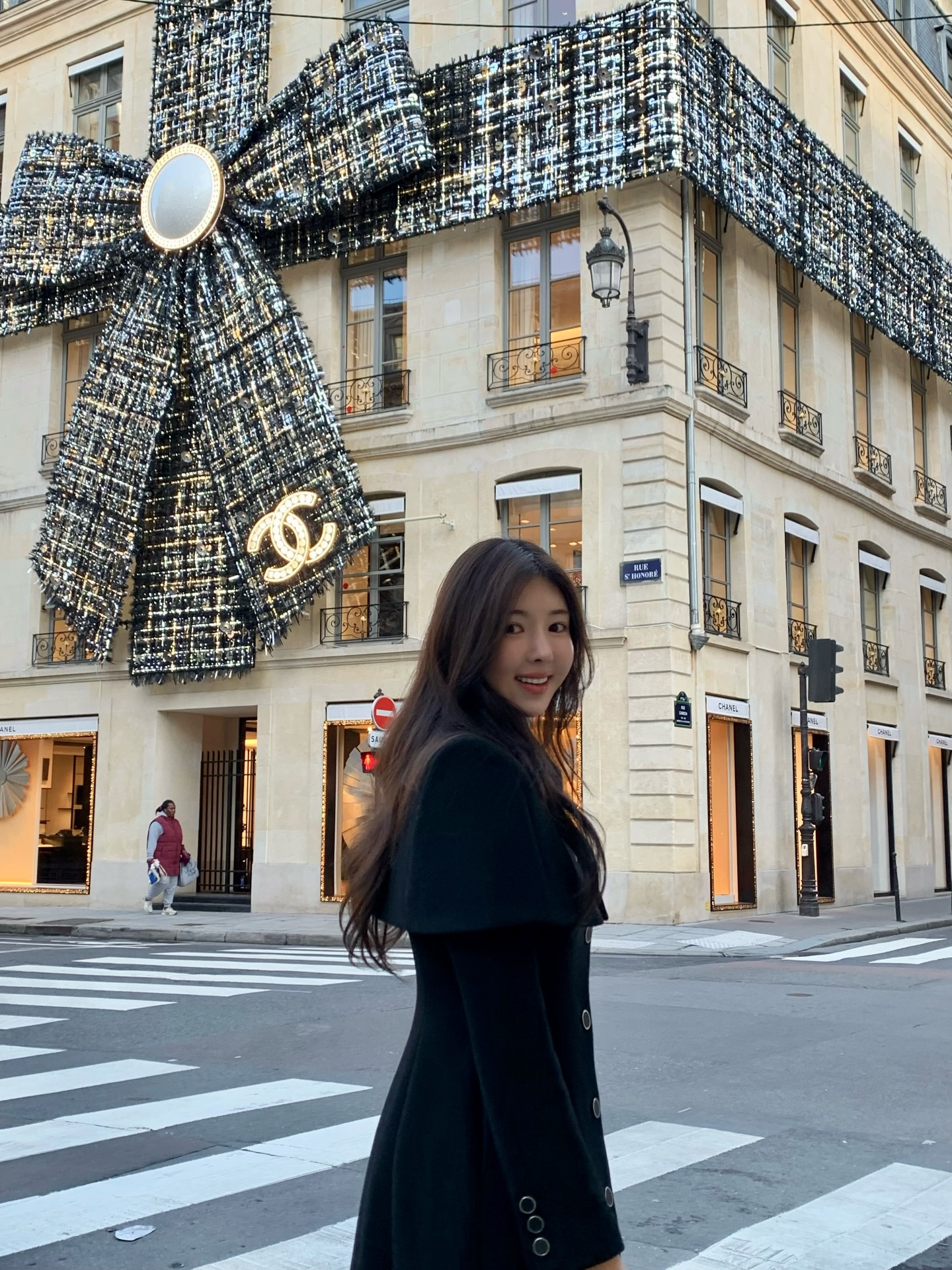 오늘은 자유시간 🖤
이맘때쯤 파리에서 꼭 입고싶어서 가져온 올든 코트! 
다들 잘 입고 계시죠? 케이프 떼고도 꼭 입어주기...

화요일에 시작한 라플라 홀리데이 컬렉션
금요일 오전 모든 프로모션 혜택이 종료됩니다!
라플라는 출시날 금액 혜택이 가장 좋으니
야무지게 잘 챙겨서 현명한 쇼핑하세요 ~~✨