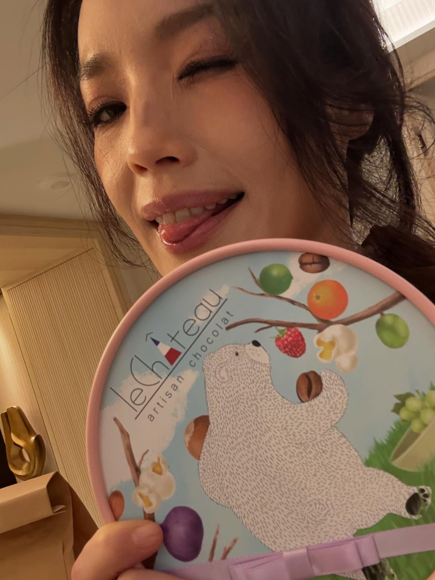 落🛬朋友家的巧克力 好吃☺️