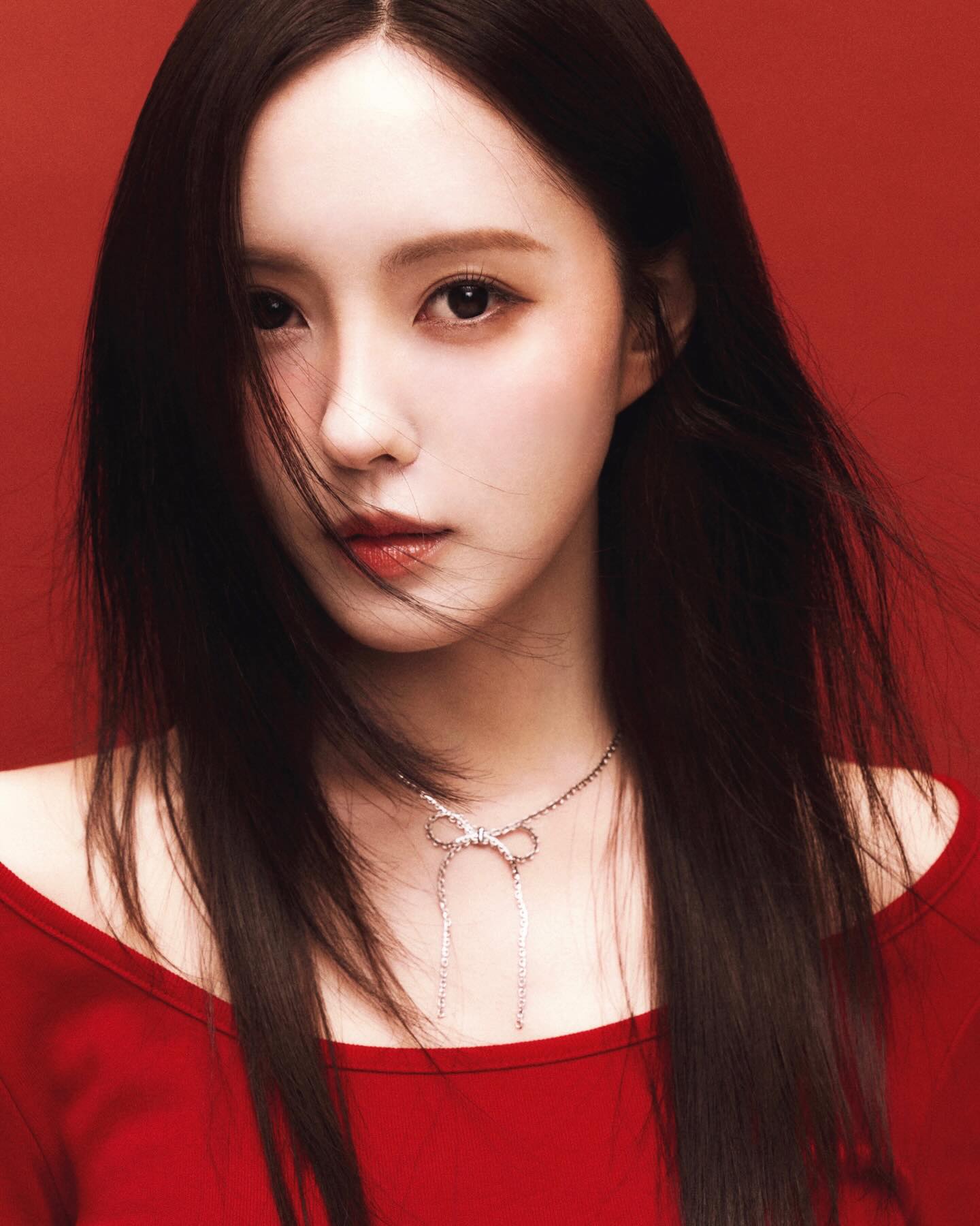 당신의 눈동자에 건배.🥂 효민(@hyominnn)과 강다니엘(@daniel.k.here)이 브랜드 디렉터로 직접 참여한 컬러렌즈 브랜드 아이티스트(@eyetist_official)가 공식 론칭합니다. 두 명의 디렉터 외에도 총 8명의 아티스트와 협업해, 각 아티스트의 개성과 감성을 담은 컬러와 디자인의 컬러 콘택트렌즈를 선보이는데요.👀 소비자들이 자신만의 무드를 완성할 수 있는 폭넓은 선택지를 제공할 예정이죠. 아이티스트는 오는 12월 18일 더 현대 서울에서 첫 팝업 스토어를 오픈할 예정이니 참고해 보세요. 📸 아이티스트