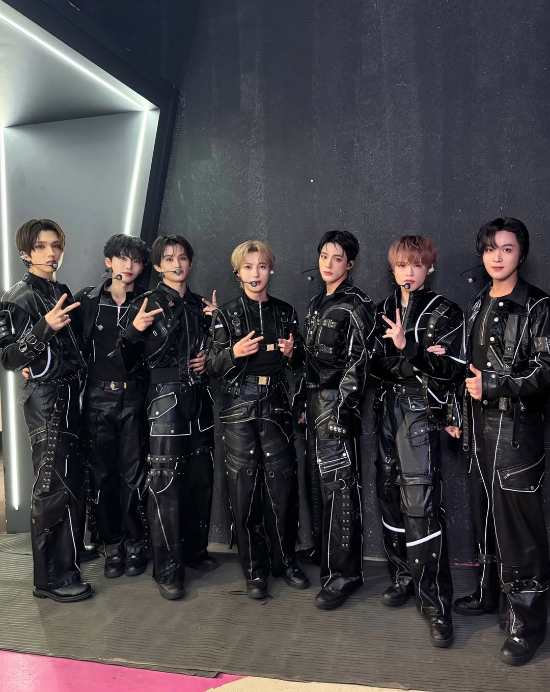 오늘 시즈니의 에너지 덕분에 정말 신나게 콘서트를 했어요 🎉시즈니 집에 가서 밥 맛있는거 먹고 푹 쉬시고 좋은 추억 주셔서 감사해요~

Terima kasih atas tenaga luar biasa NCTzens hari ini, konsert kami menjadi sangat meriah dan penuh semangat 🎉
Semoga semua sampai rumah dengan selamat, jangan lupa makan sedap-sedap, rehat yang cukup, dan terima kasih banyak kerana mencipta memori indah bersama kami 

#RENJUN
#NCTDREAM #THEDREAMSHOW4
#NCTDREAM_THEDREAMSHOW4_DREAMTHEFUTURE #TDS4INKL