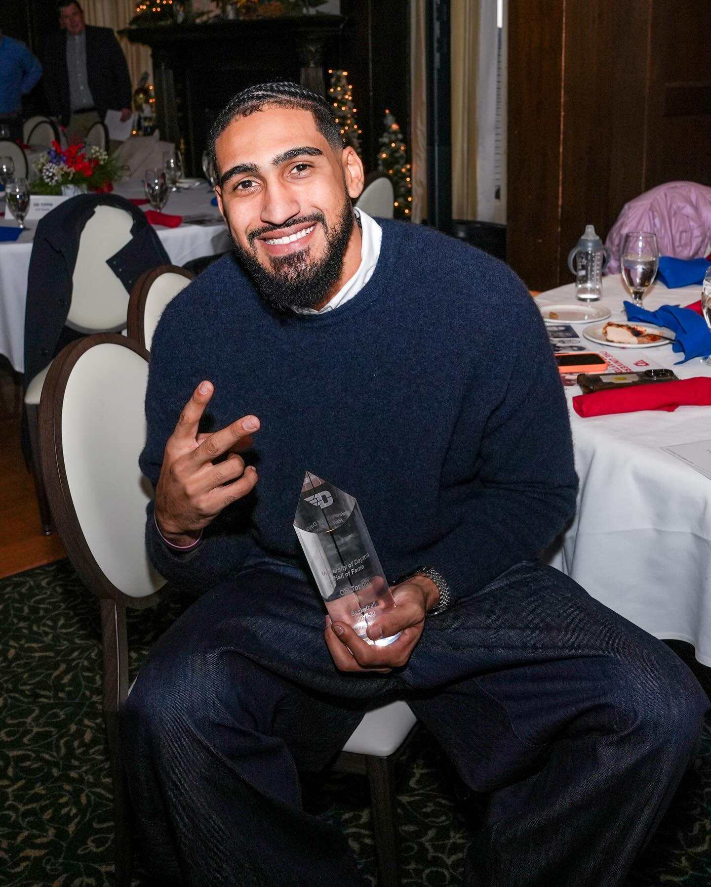 Hall of Fame hardware 🏆

@obitoppin_1 was celebrated at a luncheon ahead of being inducted into the @daytonflyers Hall of Fame tonight.