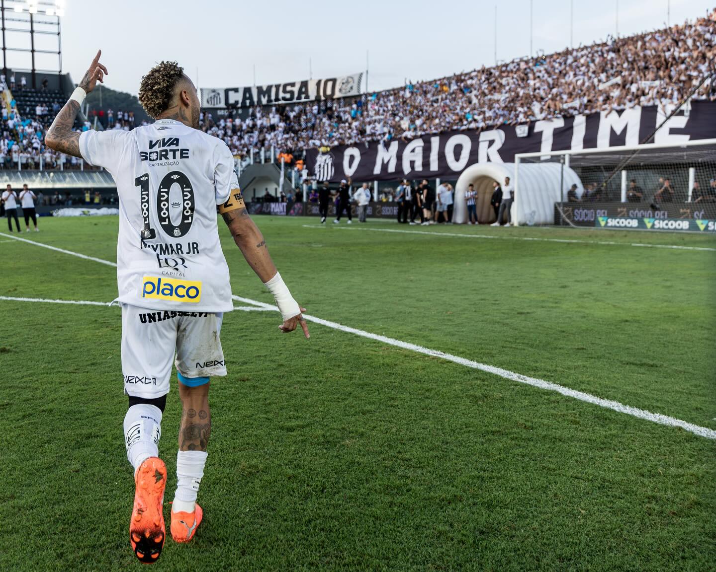 O Camisa 10 (e faixa) do maior time da Terra 🤍🖤

📸 @disanches / @nrsports