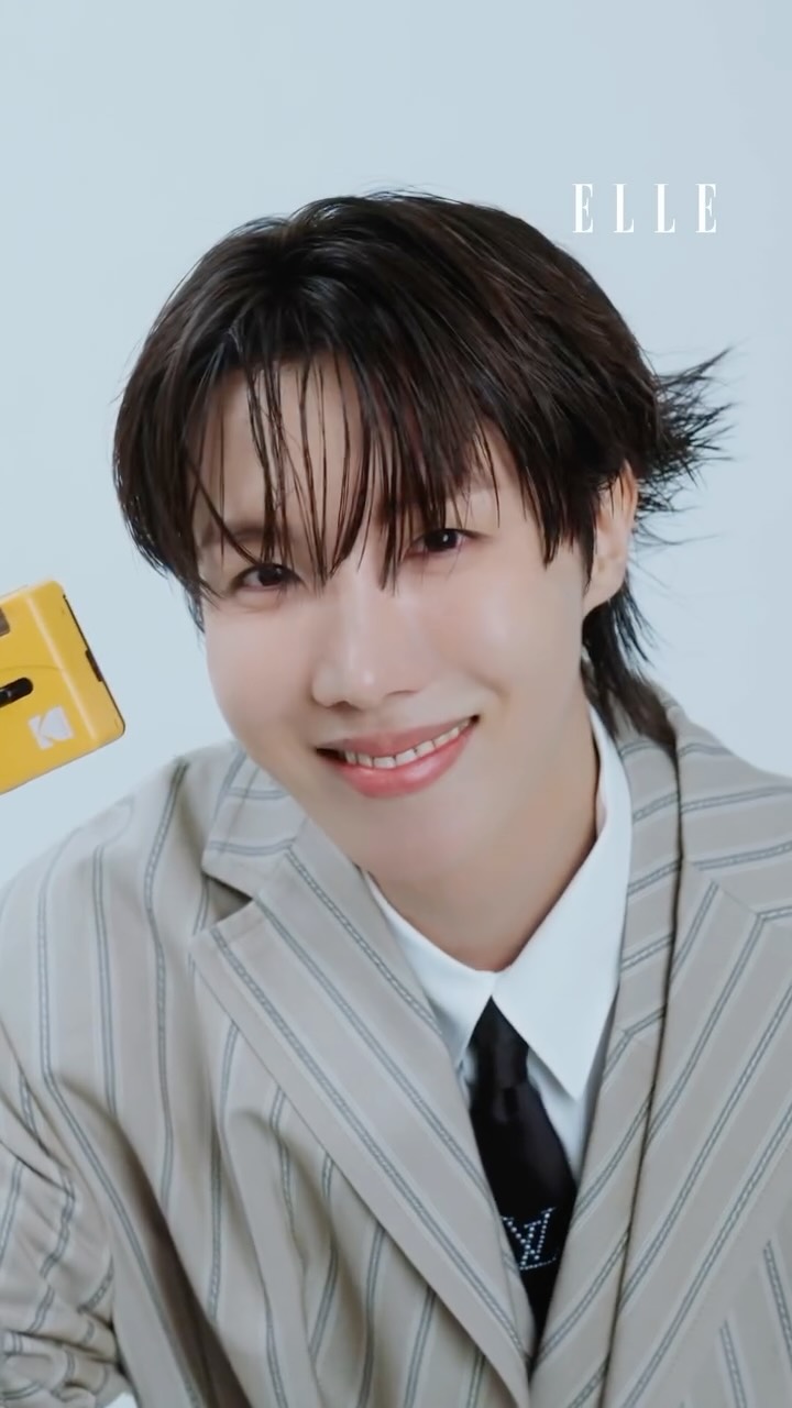 #제작비지원 제이홉의 역대급 엘르 화보 현장, 그날이 궁금하신가요? 프로페셔널한 모습부터 햇살 호비의 면모까지 몽땅! 카메라에 담아왔습니다. 😊

한 장 한 장 놓치지 않고 눈에 담을 준비 되셨나요?
네네네네🔥!! @uarmyhope 

Producer 이은혜

#jhope #제이홉