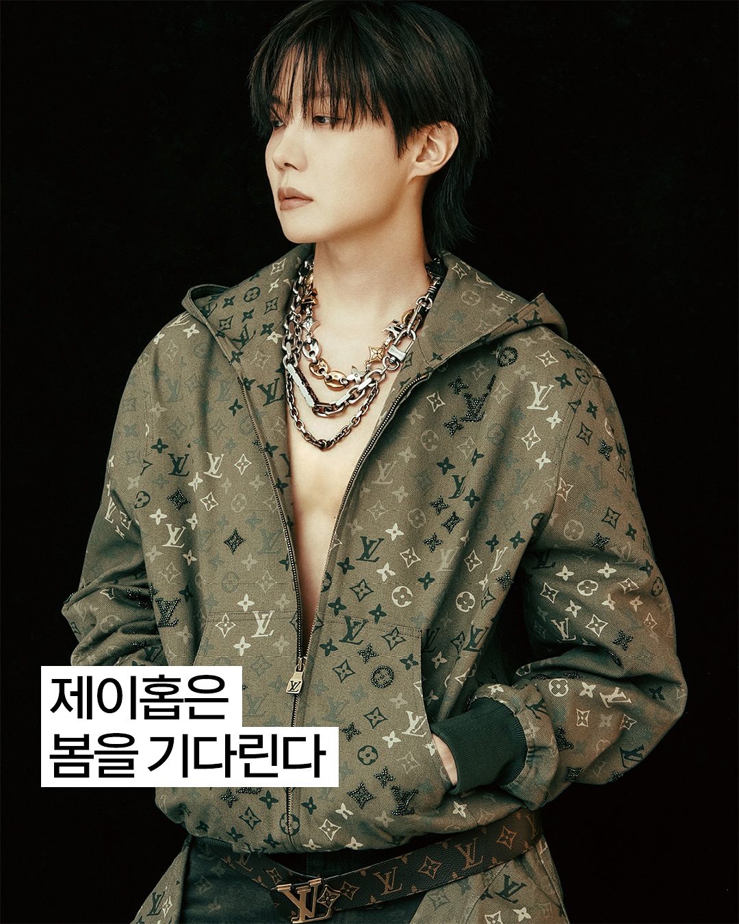 제이홉이 아미들의 편지를 읽고 실제로 실행에 옮긴 것은? 💜 올해는 제이홉에게 무척 바쁜 해였습니다. 첫 솔로 월드 투어 ‘HOPE ON THE STAGE’부터 치열한 사랑 노래까지, 제이홉이 한층 더 성숙해진 한 해였죠. 새 앨범 준비를 위해 드디어 LA에서 의기투합한 BTS 완전체에게 지난여름은 어떤 시간이었을까요? @uarmyhope 

📌 제이홉이 직접 들려주는 월드 투어 비하인드와 BTS 컴백 근황을 지금 바로 스토리 링크와 elle.co.kr에서 만나보세요.

Digital Editor 박지우