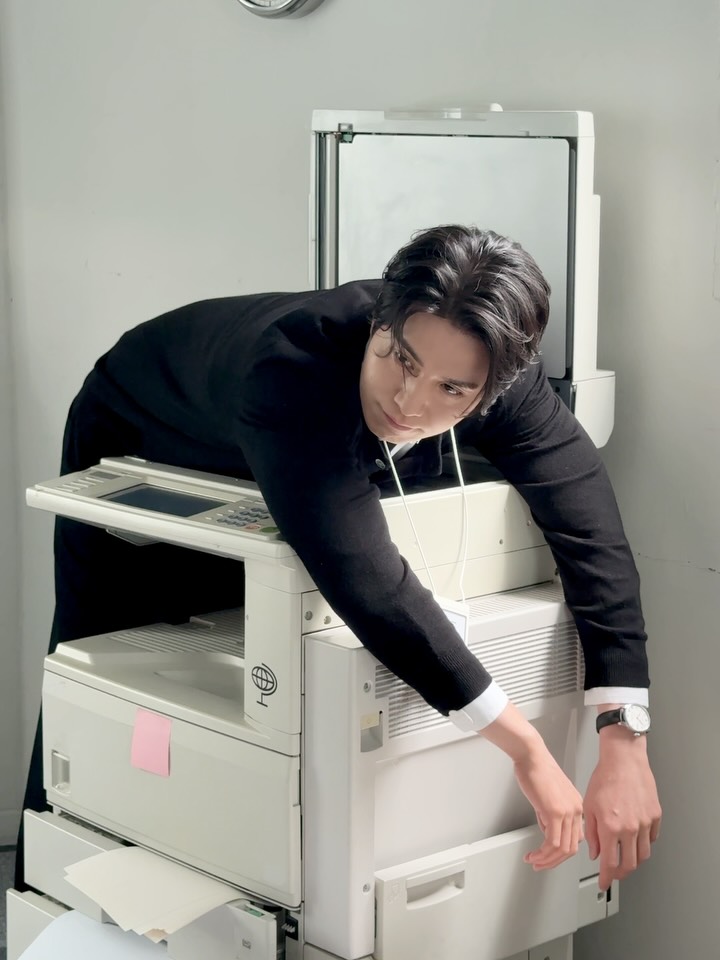 -

𝗟𝗘𝗘 𝗗𝗢𝗡𝗚 𝗪𝗢𝗢𝗞 𝟮𝟬𝟮𝟲 𝗦𝗘𝗔𝗦𝗢𝗡’𝗦 𝗚𝗥𝗘𝗘𝗧𝗜𝗡𝗚𝗦 
𝗖𝗢𝗠𝗣𝗔𝗡𝗬 𝗪𝗢𝗢𝗞 
예약 판매 마감 D-1

🗓️ 예약 판매 일정
~ 2025.12.03(WED) 11:59AM (KST)

📍 판매처
스타쉽 스퀘어 
사운드 웨이브 
샤오망
알라딘
애플뮤직
예스24
케이타운포유

✓ 각 판매처 별 이벤트가 상이하오니
자세한 내용은 판매처 사이트에서 확인해 주세요.
✓ 이외 주요 온라인 사이트에서도 판매되며, 
각 판매처 상황에 따라 내용은 변동될 수 있습니다.

#이동욱 #LeeDongWook #욱스타그램
#2026시즌그리팅 #COMPANY_WOOK