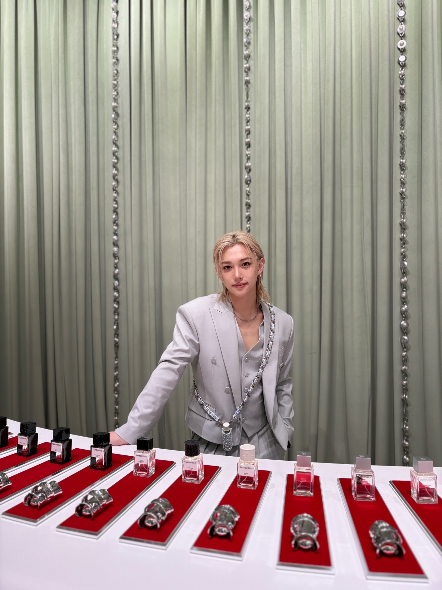 Thank you to STAY for waiting outside the store since 5AM.. We finally met again and you‘re all so lovely. Thank you #STAY & @tamburinsofficial 🩷💜 #felix #straykids #stay #Tamburins