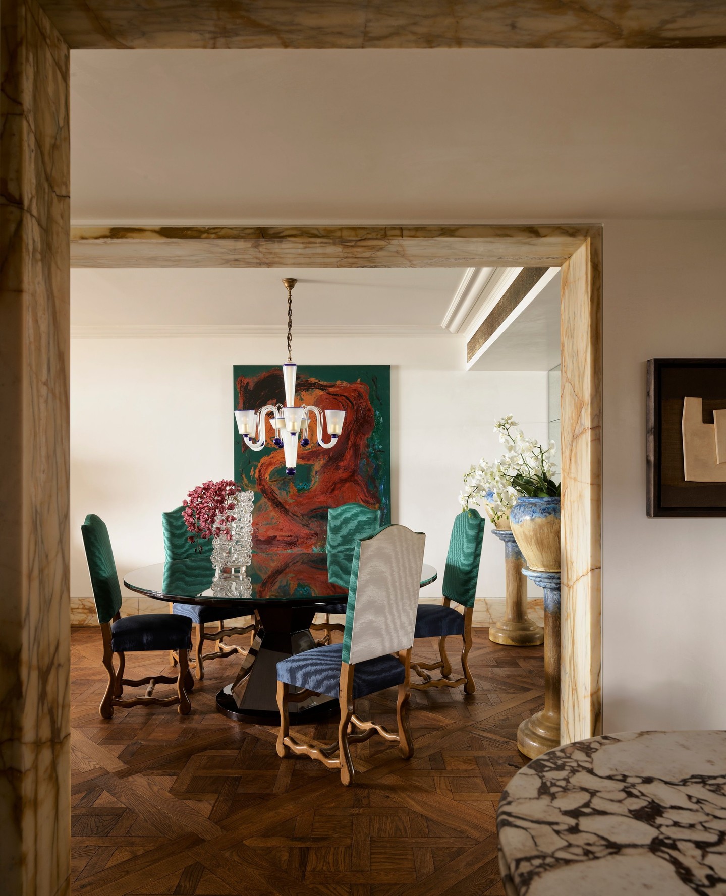 1980's Escapism | Potts Point Apartment by Tamsin Johnson⁠
⁠
A once-standard 1980s Potts Point apartment has been stripped back and rebuilt with a touch of play, a hint of nonsense, and escapism tailored for a busy doctor.⁠
⁠
Potts Point is full of architectural landmarks, but this two-bedroom apartment wasn’t one of them. Built in the 1980s, its aluminium windows and plain exterior offered little beyond practicality. But the owner, a doctor, was initially drawn to the home for its quiet perch above the neighbourhood and its potential to be a personal retreat away from the demands of everyday life. The only requirement relayed to interior designer Tamsin Johnson was to “go ham, stylishly.”⁠
⁠
Step inside the home – link in bio.⁠
⁠
Published on estliving.com⁠
Editor @sophlew_says⁠
Words Natasha Bazika⁠
Interior Design @tamsinjohnson⁠
Landscape Design @paulbangay⁠
Photography @smartanson