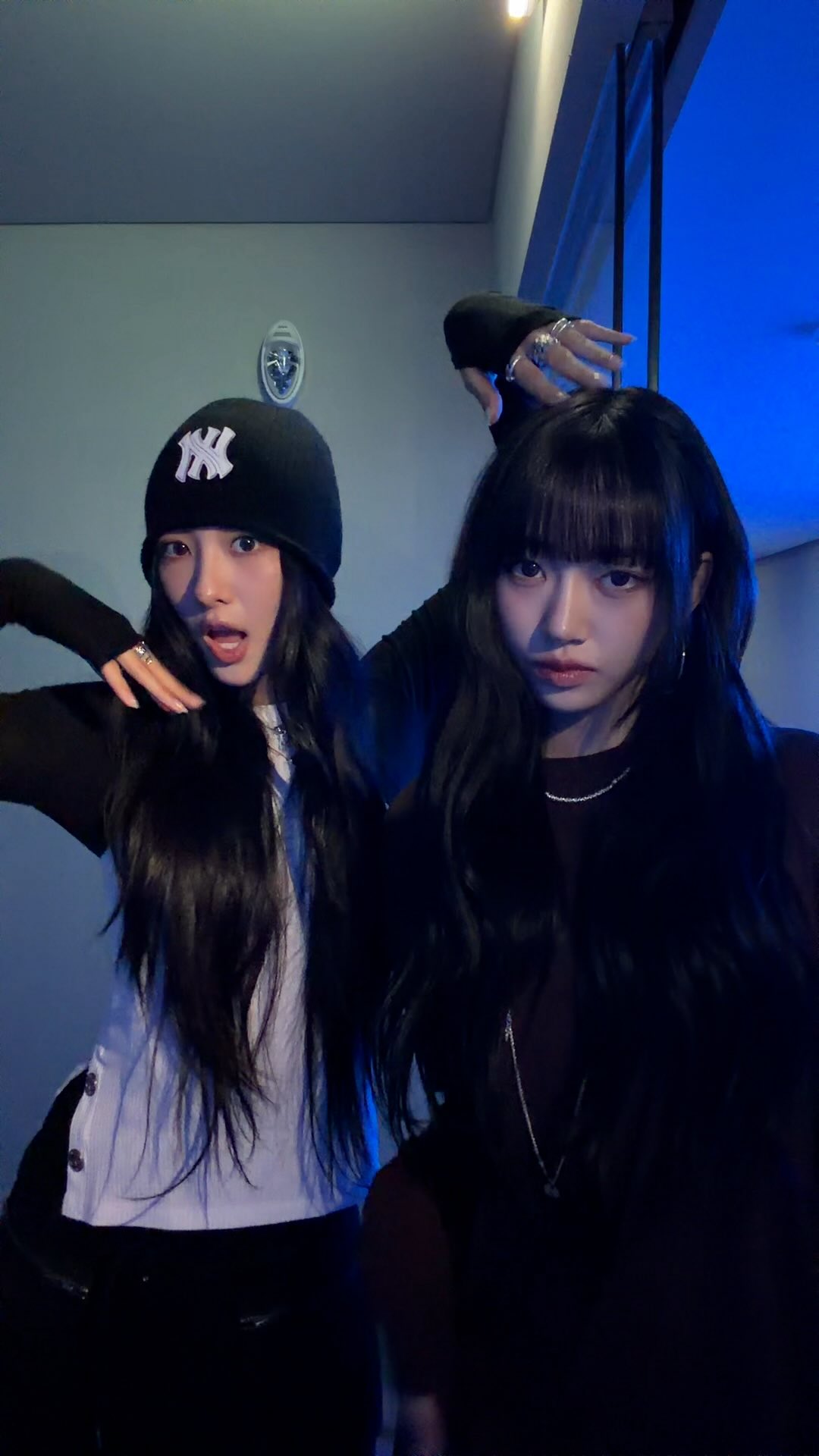 가수즈

#MEOVV #미야오 
#SOOIN #수인 #GAWON #가원
#THEBLACKLABEL #더블랙레이블