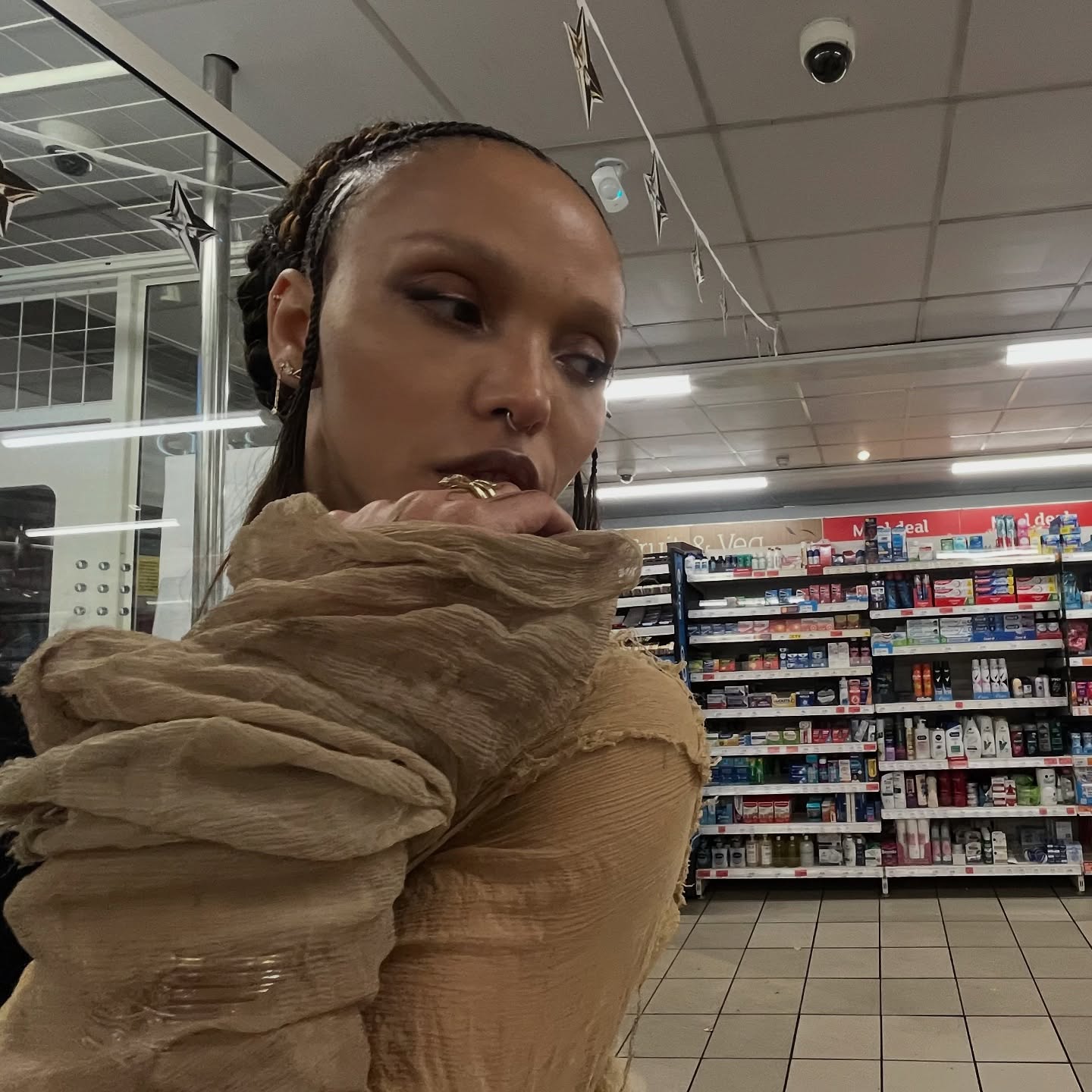 an angel fallen medieval inspired fantasy by @paolocarzana . collar bones torn by a deep square neckline of fabric hand dyed with bark and chestnut, crushed berries adorned my lips, hair of a maiden and a hand full of a swirl by @nasirmazhar . thank you @theofficialpandora , a beautiful evening celebrating british talent x