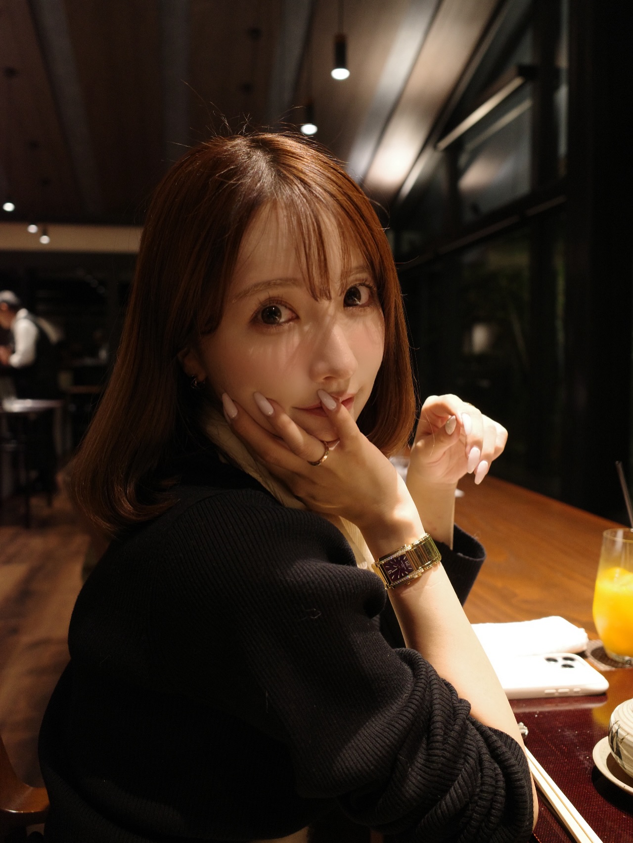 旅行行った時の写真🍶🤍
これはお酒飲んでる風だけど土瓶蒸し🤣

今年に入って全然お酒飲まなくなっちゃったの
でもそのおかげか体の調子は良さげ💪

このリボンニット
たくさんお問い合わせいただいてるけど
もうすぐ発売なのでお楽しみに🎀
@mistreass_official