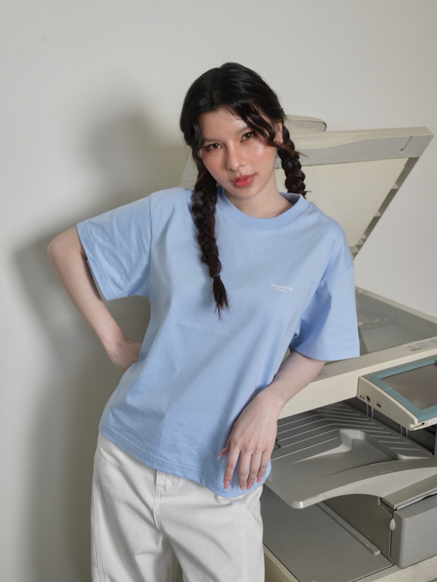 Welcome the new POLLYPASTEL CHONBURI Boxy Crop Tee 💦🐳ไอเทมใหม่ล่าสุดจากพวกเรา เสื้อยืดทรง Boxy สีฟ้าเบบี้บลู สวมใส่ง่าย ใส่ได้ทุกวันเหมาะกับทุกสไตล์การแต่งตัว 💙

690 THB
M-3XL 

🖇️ How to Order 🖇️

〰️ For Delivery Only 📦🚛
Please order via our website pollypastel.store Available from 4 Dec (11.00 AM) onwards.
<สำหรับสินค้าจัดส่งเท่านั้น สั่งผ่านเว็บไซต์ pollypastel.store เปิดให้สั่งซื้อได้ตั้งแต่วันที่ 4 Dec (11.00 น.) เป็นต้นไป>

〰️ For Pickup at “Unleash the Build” Event 🛍️ 🤏🏻
Pickup on 6 Dec only (Time: 11.30am -1.30pm , 3.00pm-5.00pm )
Location: Starbucks Siamscape ☕💗
**Please place your order via Line Official @pollypastel within 2-3 Dec only (6.00pm)

📌𝐈𝐦𝐩𝐨𝐫𝐭𝐚𝐧𝐭📌
Orders placed through the wrong channel cannot be changed or moved in any case.
<หากสั่งซื้อผิดช่องทางจะไม่สามารถแก้ไขหรือย้ายออเดอร์ได้ทุกกรณีค่ะ>

🎁 𝗙𝗿𝗲𝗲 𝗚𝗶𝗳𝘁! 𝗣𝘂𝗿𝗰𝗵𝗮𝘀𝗲 𝗼𝘃𝗲𝗿 𝟴𝟵𝟵 𝗧𝗛𝗕 𝗴𝗲𝘁 𝗳𝗿𝗲𝗲 𝗣𝗢𝗟𝗟𝗬𝗣𝗔𝗦𝗧𝗘𝗟’𝘀 𝟮𝟬𝟮𝟲 𝗖𝗮𝗹𝗲𝗻𝗱𝗮𝗿! (𝗟𝗶𝗺𝗶𝘁𝗲𝗱 𝗦𝘁𝗼𝗰𝗸) **𝟭 𝗢𝗿𝗱𝗲𝗿 𝗽𝗲𝗿 𝗖𝗮𝗹𝗲𝗻𝗱𝗮𝗿**

More information please contact line : @pollypastel