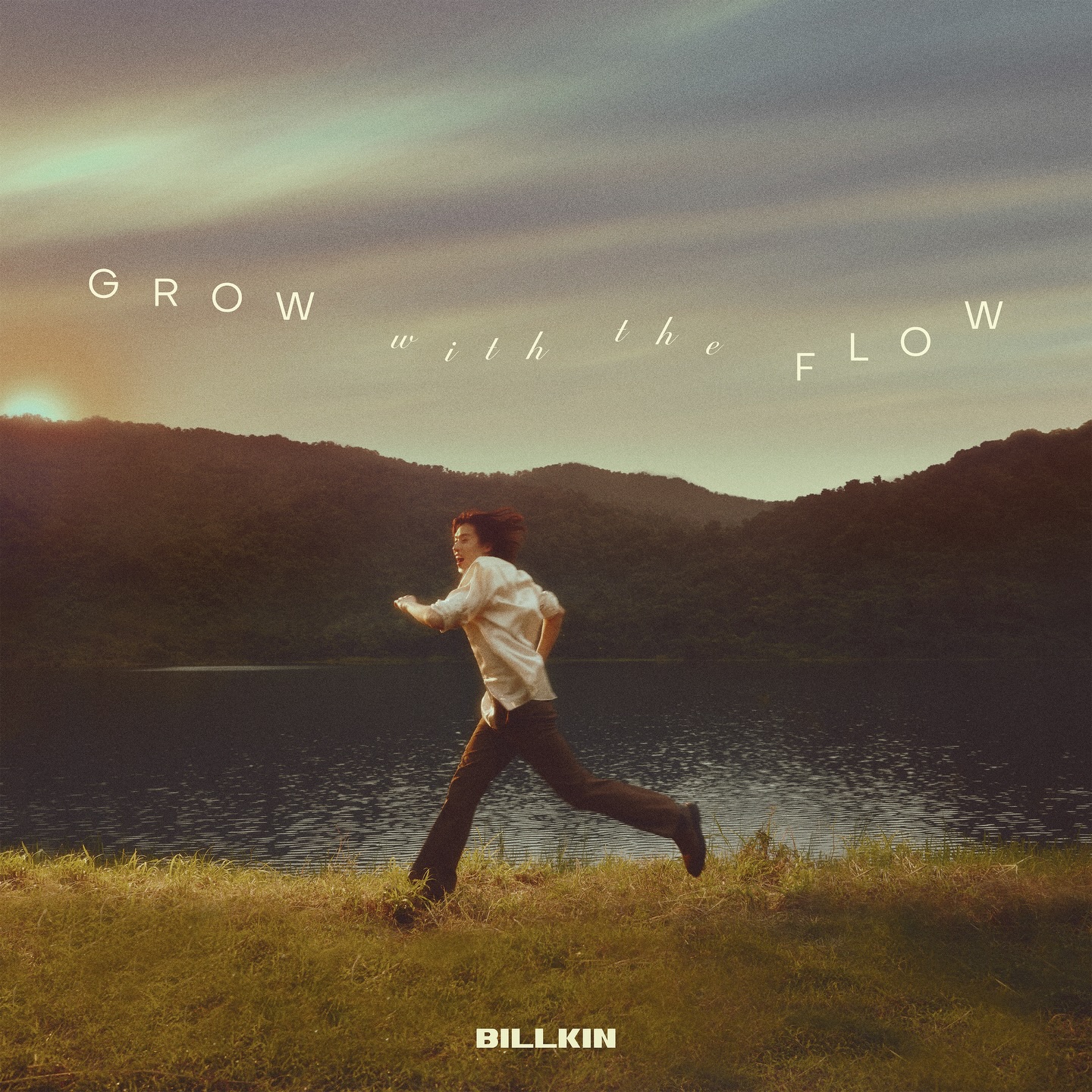 Album Grow With The Flow นี้ให้อะไรกับผมเยอะมาก มีความทรงจำ และความรู้สึกอยู่ในนี้เยอะมากๆ มองย้อนไปในแต่ละเพลงมันมีภาพ เสียง เรื่องราวขึ้นมามากมายเต็มไปหมดเลย มันเป็นเหมือน Diary ที่บันทึกช่วงเวลาของตัวตนของผม ในรอบหลายปีที่ผ่านมา 

รู้สึกได้เติบโตขึ้น เก่งขึ้น ทั้งการเป็นศิลปิน และการเป็นมนุษย์ ผ่านเพลงเหล่านี้ ดีใจทุกครั้งที่ได้รู้ว่ามีคนฟังแล้วรู้สึกตาม หรือมีเรื่องราวของตัวเอง ที่ถูกดึงย้อนขึ้นมาผ่านสื่อกลางทางความรู้สึก ที่เรียกว่าเพลง เหล่านี้ และยังดีใจที่ได้ร่วมผ่านการเรียนรู้ แบบนี้ต่อไป

ขอบคุณคนทำงานทุกๆคนของทุกๆเพลง ทุกๆ part ที่สอนผมและให้ประสบการณ์ที่ดีมากๆ ขอบคุณทุกคนที่ผ่านเข้ามาในชีวิต และสร้างความทรงจำ คุณค่า เรื่องราว ในชีวิต ให้ผมได้เรียนรู้และ เติบโตไปกับมัน❤️

#GrowWithTheFlowAlbum 
#BillkinEntertainment #Bbillkin