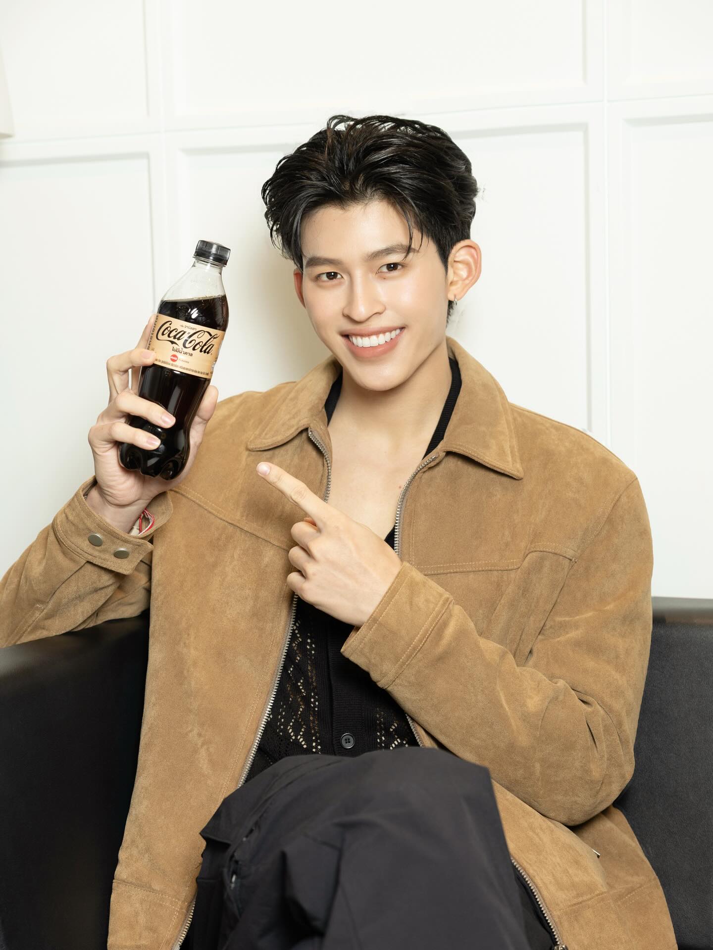 ธีร์  รู้สึกว้าวเกินคาดมาก หอมละมุนวานิลลาเกินต้าน เธอลอง “โค้ก วานิลลา” กันหรือยัง ถ้ายัง? ชั้นจะเหมาไปให้เธอให้หมด 

#โค้กวานิลลา #ละมุนเกินต้าน #COKETH