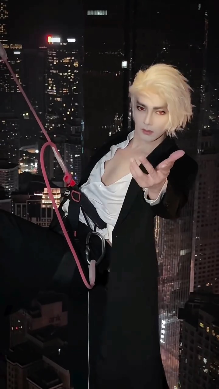 有去#重慶 的朋友可以去嘗試拍照打卡喔
但（恐高者不建議嘗試哈）#重庆 打卡
包出片的👍是不是有怪盜基德的感覺呢🌝