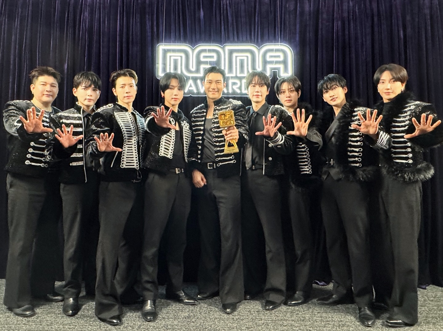 SUPERJUNIOR at #MAMAAWARDS 🏆💙

#슈퍼주니어 #SUPERJUNIOR #2025MAMAAWARDS