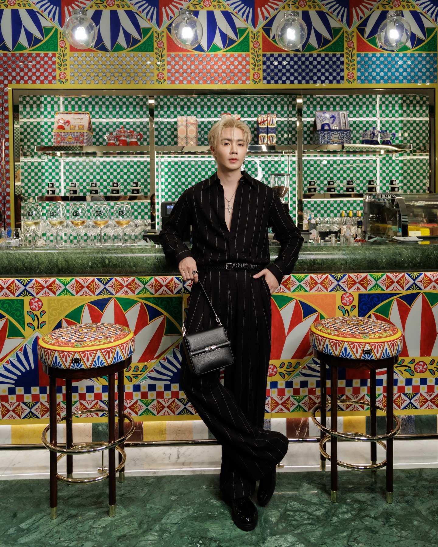 A little Italian moment 👍

DG Caffè by @dolcegabbana is now open at Siam Paragon, 1st Fl. Indulge in authentic Sicilian flavors surrounded by iconic Italian luxury.

#DolceGabbana