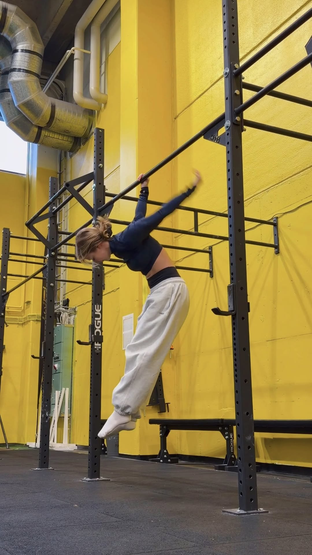 With this easy move, you can test your shoulder mobility!💪🏻✨

Just kidding! 😆 This is definitely a more advanced exercise combo that requires a lot of strength and mobility from your upper body, along with great control from your core🔥

Would you try this workout challenge? Send this to someone who you think has what it takes!💪🏻

#fitness #workout #calisthenics #challenge #fitnessmotivation #gymmotivation #workoutmotivation #strength #mobility #functionaltraining #strongwomen