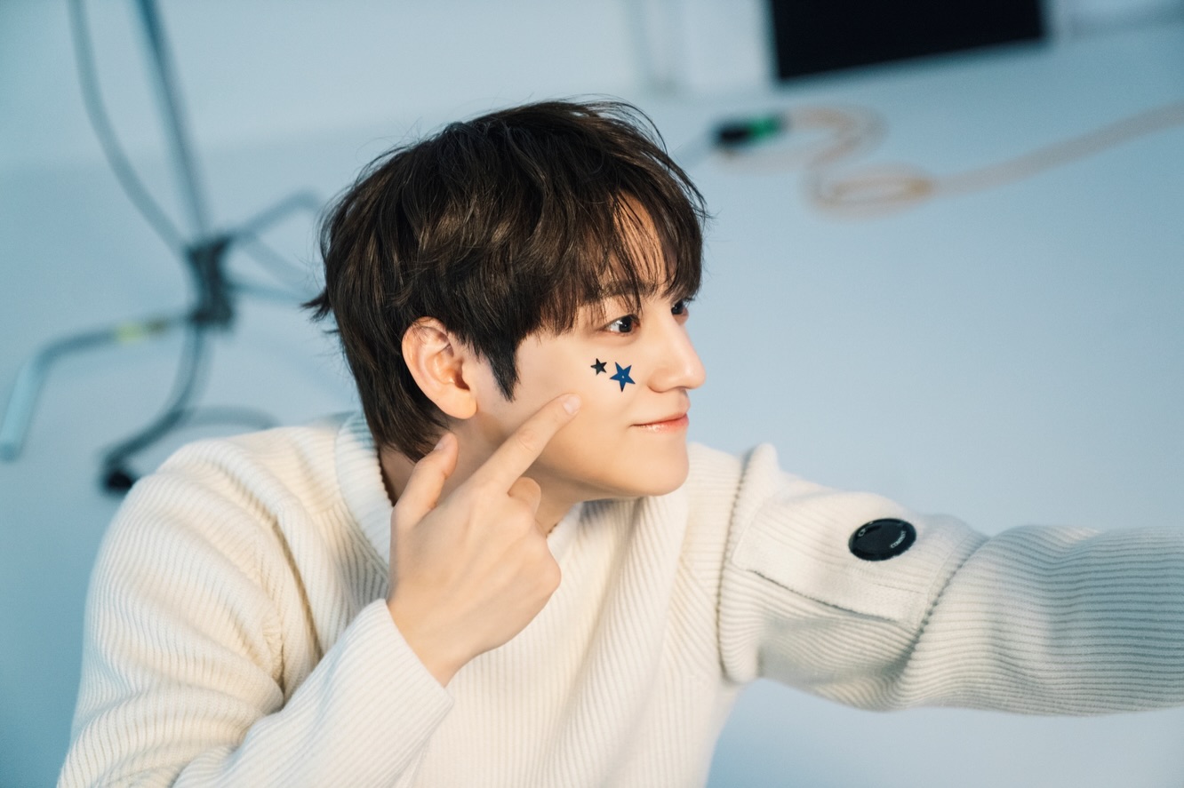 | #김범

𝐊𝐈𝐌 𝐁𝐔𝐌 𝟐𝟎𝟐𝟔 𝐒𝐄𝐀𝐒𝐎𝐍’𝐒 𝐆𝐑𝐄𝐄𝐓𝐈𝐍𝐆𝐒
𝐃𝐄𝐁𝐔𝐓 𝟐𝟎𝐭𝐡 𝐀𝐍𝐍𝐈𝐕𝐄𝐑𝐒𝐀𝐑𝐘
𝐭𝐡𝐗𝐗
스포일러 비하인드 공개🤫

블로그 보러 가기 🔗 https://blog.naver.com/kkbyss/224091337072
(or Link in Bio ✔)

🗓️ 예약 판매 일정
~ 2025.12.03(WED) 11:59AM (KST)

#김범 #KimBum #KimBeom
#2026시즌그리팅 #2026_SEASONS_GREETINGS
#thXX