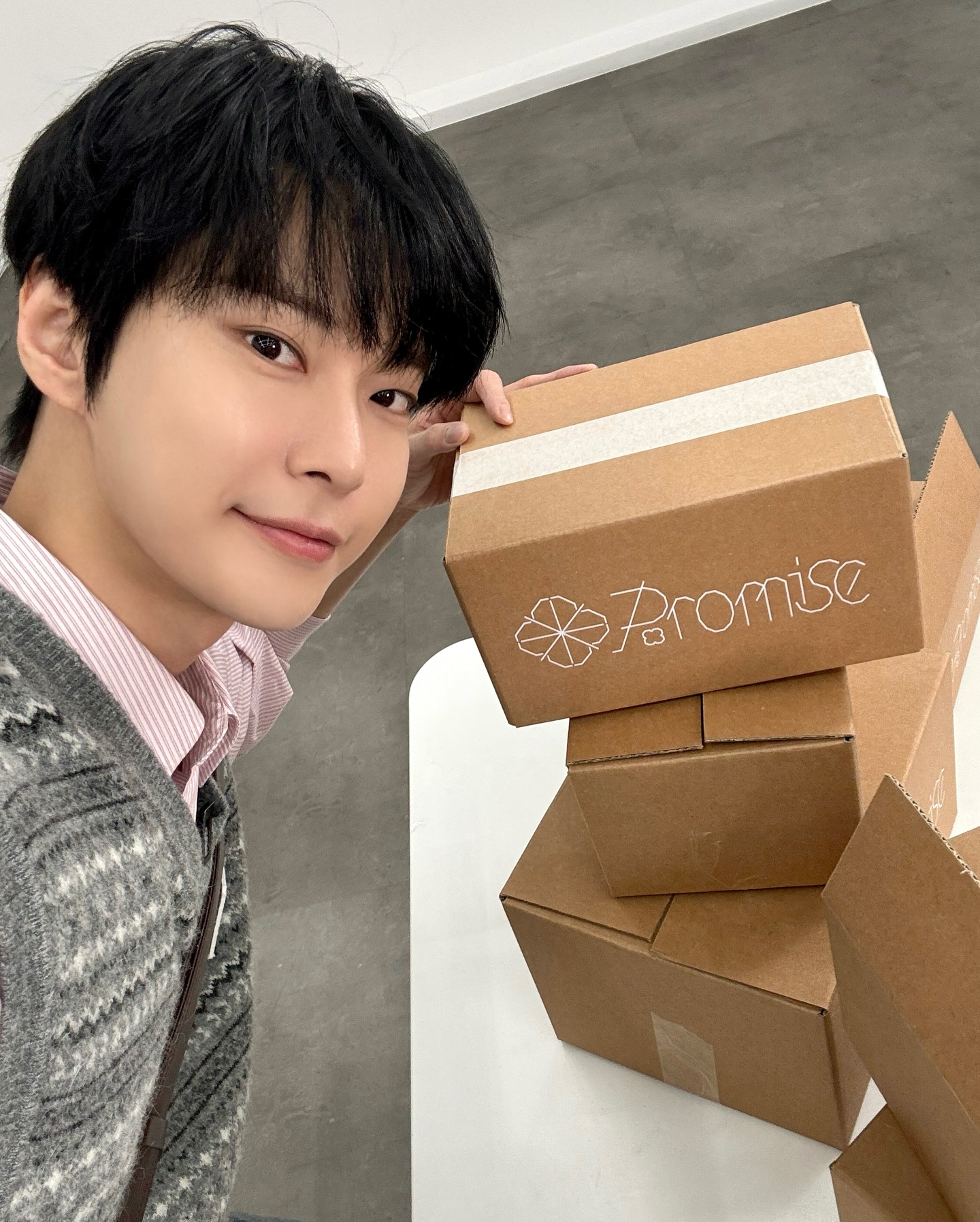 🐰배달부

#DOYOUNG #도영 #늦은말
#PromiseExpress #프로미스배달부 
#DOYOUNG_늦은말 
#DOYOUNG_늦은말_Promise 
#NCT #NCT127