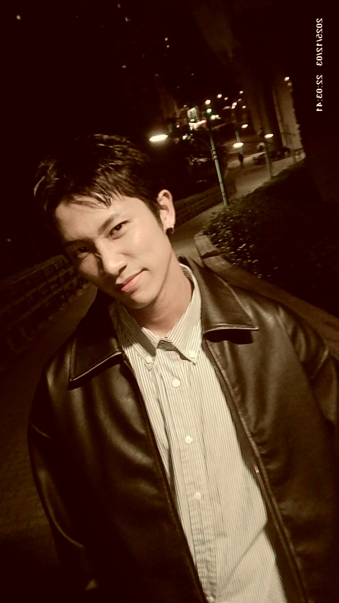 某天早晨🌞
我拉著咪幾去散步🐕
回程去便利商店買杯熱美式☕️
遇到店長問我要不要加購迷你可樂數位相機📷
我手刀購入🤑
聽說現在都只能網路上看有沒有人讓貨
咪幾真是一隻幸運小狗🐕
#可樂迷你數位相機