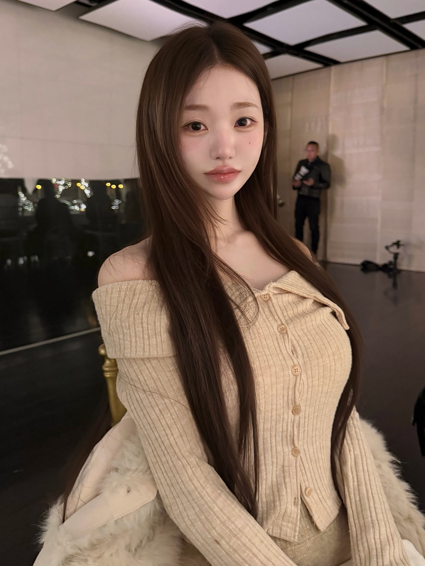 곧 친구된지 10주년차 미리축하파티❤️

20대에 만나서 30대까지 친구해줘서 곰마어
30대가 되면서 진짜 뼈저리게 느끼는건 먹는거의 중요성,,
식습관이 동안을 만든다에요 

샤넬 브이아피 디너파티였는데 앞에계셨던 4-50대 언니(?)분들이
20대 초반인데 이런데 어떻게 왔냐고 물어보시길래
30대후반이라니까 어떻게 관리했냐고 하더라규요,,?

리프팅레이저+뉴본스킨 조합은 진짜 진짜 제모든걸 걸고
동안 얼굴형+ 피부결을 만드는 꿀팁이에요..

뉴본스킨파우더를 20살부터 만났으면 지금 더이뻣을텐데 하고
과한 욕심까지 생길정도로 30대후반이 리즈시절인 나,,,,

윤이도 요즘 피부신경쓰인다길래 뉴본스킨 무조건 먹으라구 햇어요(친구된지 10주년 기념으루 보내줄게💕) 

오늘 1시 뉴본 역대급 할인율이니까 꼭 쟁이세요,,,
하루 두포씩 한번에 드시면 2-12주안에 겨울철 건조함,
피부트러블,늘어짐,다잡히고 피부톤도 진짜 맑아져요🥰