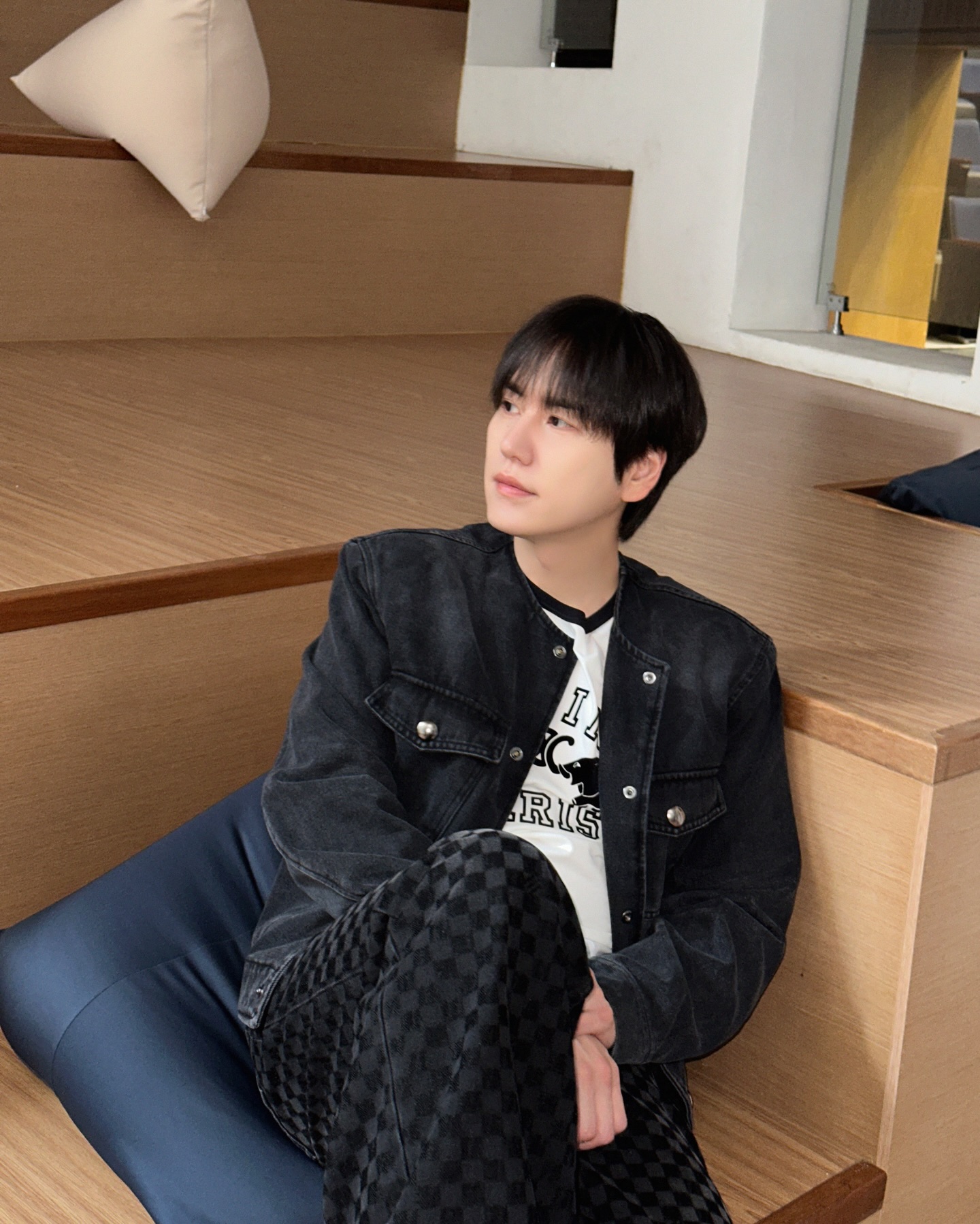 대학생 같죠?🤓

@gyuram88 
#규현 #KYUHYUN
#TheClassic
#첫눈처럼 #LikeOurFirstSnow