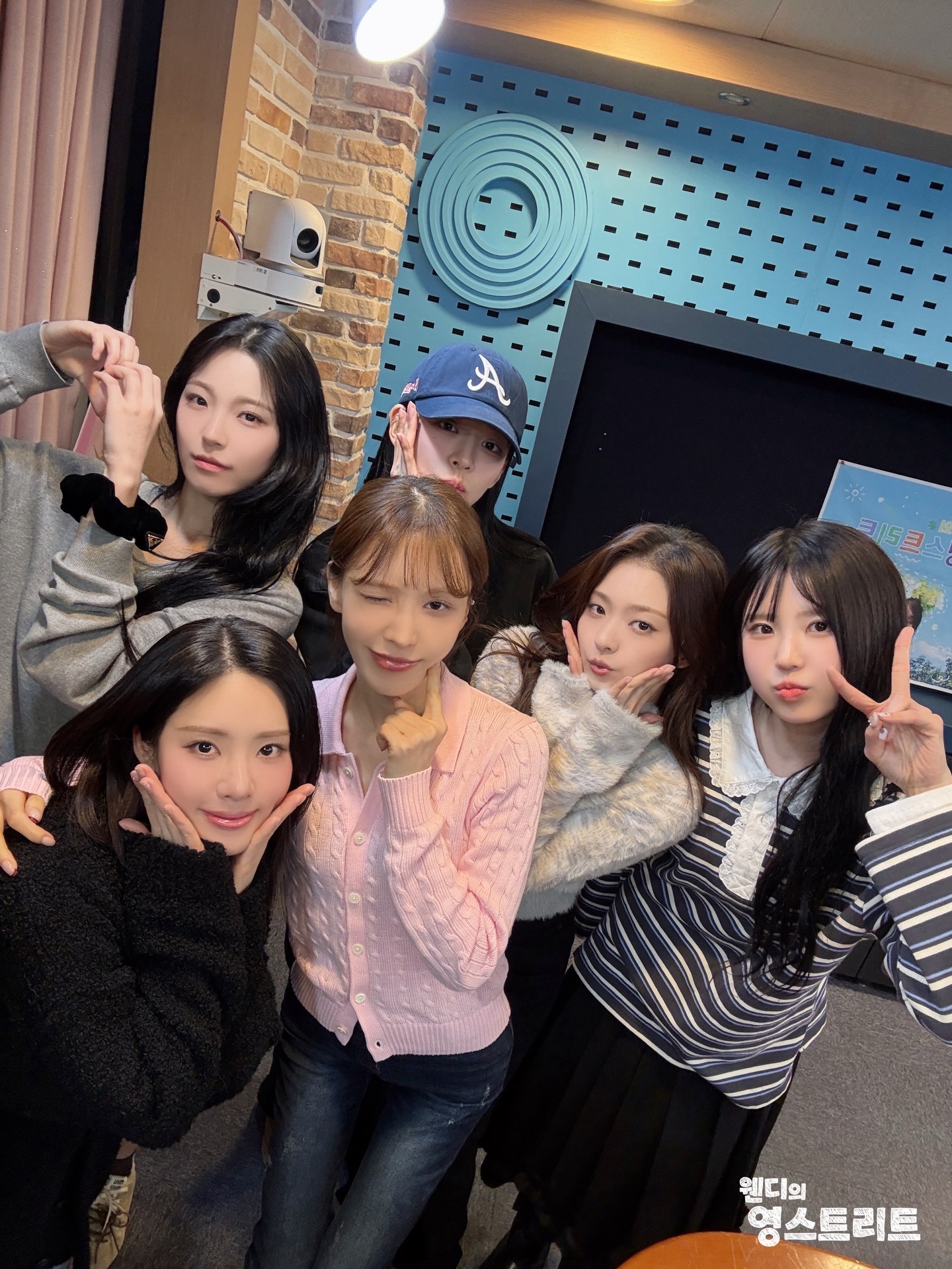 ⠀
#영스엔_웬일이야 ❓
윈터퀸으로 컴백한 #프로미스나인 과 함께했습니다❄️
영스에선 두번째 만남이었죠🥰

프로미스나인의 따뜻한 겨울 감성이 가득 담긴🤍
리메이크 디지털 싱글 #하얀_그리움 ❕
완소들도 많이 들어주세요~🫶