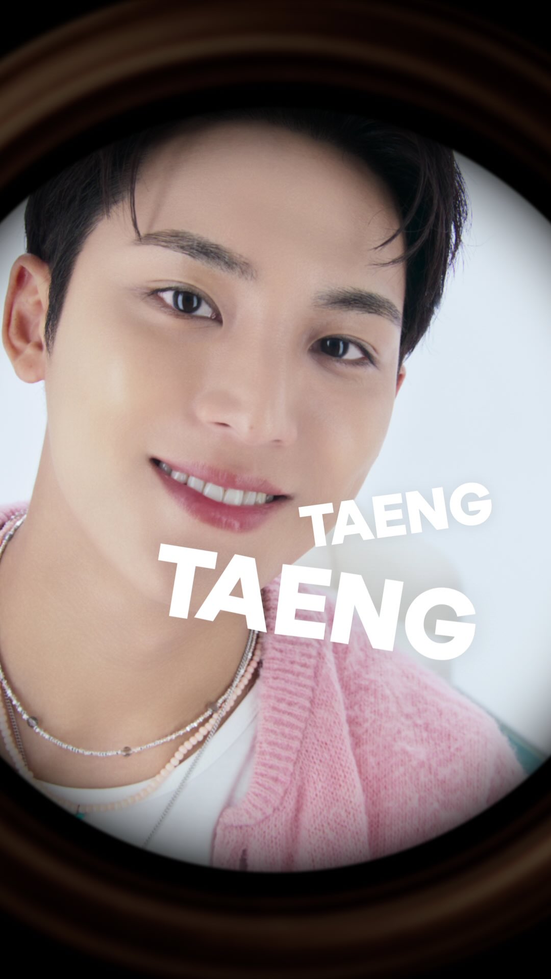 ⠀
🚪 𝑻𝑨𝑬𝑵𝑮 𝑻𝑨𝑬𝑵𝑮 ˊ˗​
 MINGYU(@min9yu_k )’s holiday surprise arrives with a bright little tap-tap ❥·ﾟ₊​

​The moment hydration bounces into the cold winter air, 
the soft, melting excitement of Green Tea Milk begins. ​

​This season, the most special gift isn’t far away—​
this moisture is the answer🥛✨​

​｡･::･ﾟ★｡･::･ﾟ☆｡･::･ﾟ★｡･::･ﾟ☆​
Fill your skin with winter-energy glow this year-end💚​
｡･::･ﾟ★｡･::･ﾟ☆｡･::･ﾟ★｡･::･ﾟ☆​

​#INNISFREE #MINGYU

🚪 𝑻𝑨𝑬𝑵𝑮 𝑻𝑨𝑬𝑵𝑮 ˊ˗ 경쾌한 소리와 함께​
도착한 민규의 홀리데이 ❥ · ﾟ₊​

​차가운 공기 위로 보습감이 탱-탱 쏟아지는 순간,​
부드럽게 스며드는 그린티 밀크의 설렘​

​이 겨울, 특별한 선물은 멀리 있지 않아요-♪​
바로 이 촉촉함이 답이니까🥛✨​

​｡･:*:･ﾟ★｡･:*:･ﾟ☆｡･:*:･ﾟ★｡･:*:･ﾟ☆​

​출시 기념 이니스프리 공식몰에서​
최대 𝟱𝟬% 특별 할인중💚​
이번 연말, 여러분의 피부 속 에너지를 가득 채워보세요!​

​｡･:*:･ﾟ★｡･:*:･ﾟ☆｡･:*:･ﾟ★｡･:*:･ﾟ☆​

​#이니스프리 #민규