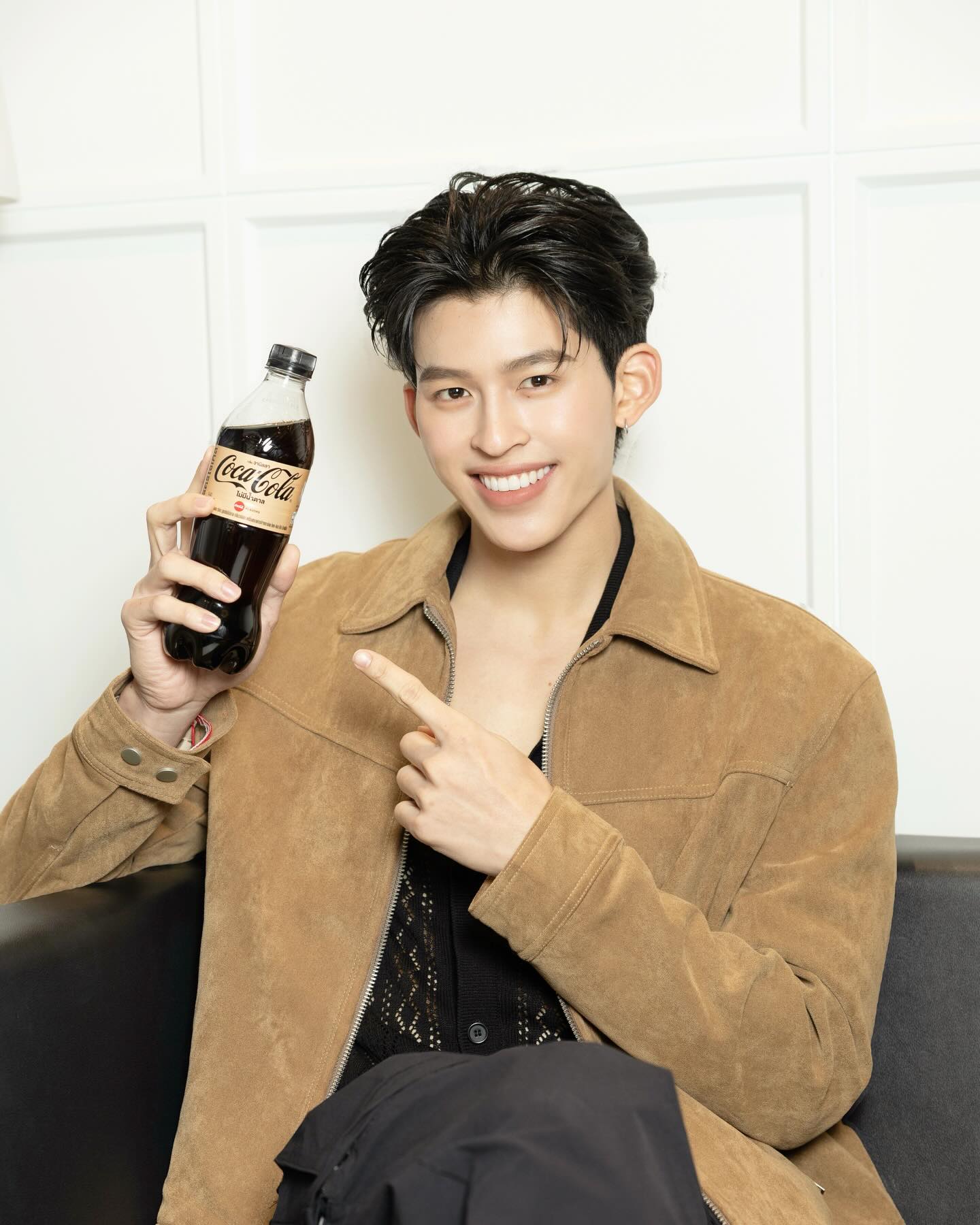 ธีร์  รู้สึกว้าวเกินคาดมาก หอมละมุนวานิลลาเกินต้าน เธอลอง “โค้ก วานิลลา” กันหรือยัง ถ้ายัง? ชั้นจะเหมาไปให้เธอให้หมด 

#โค้กวานิลลา #ละมุนเกินต้าน #COKETH