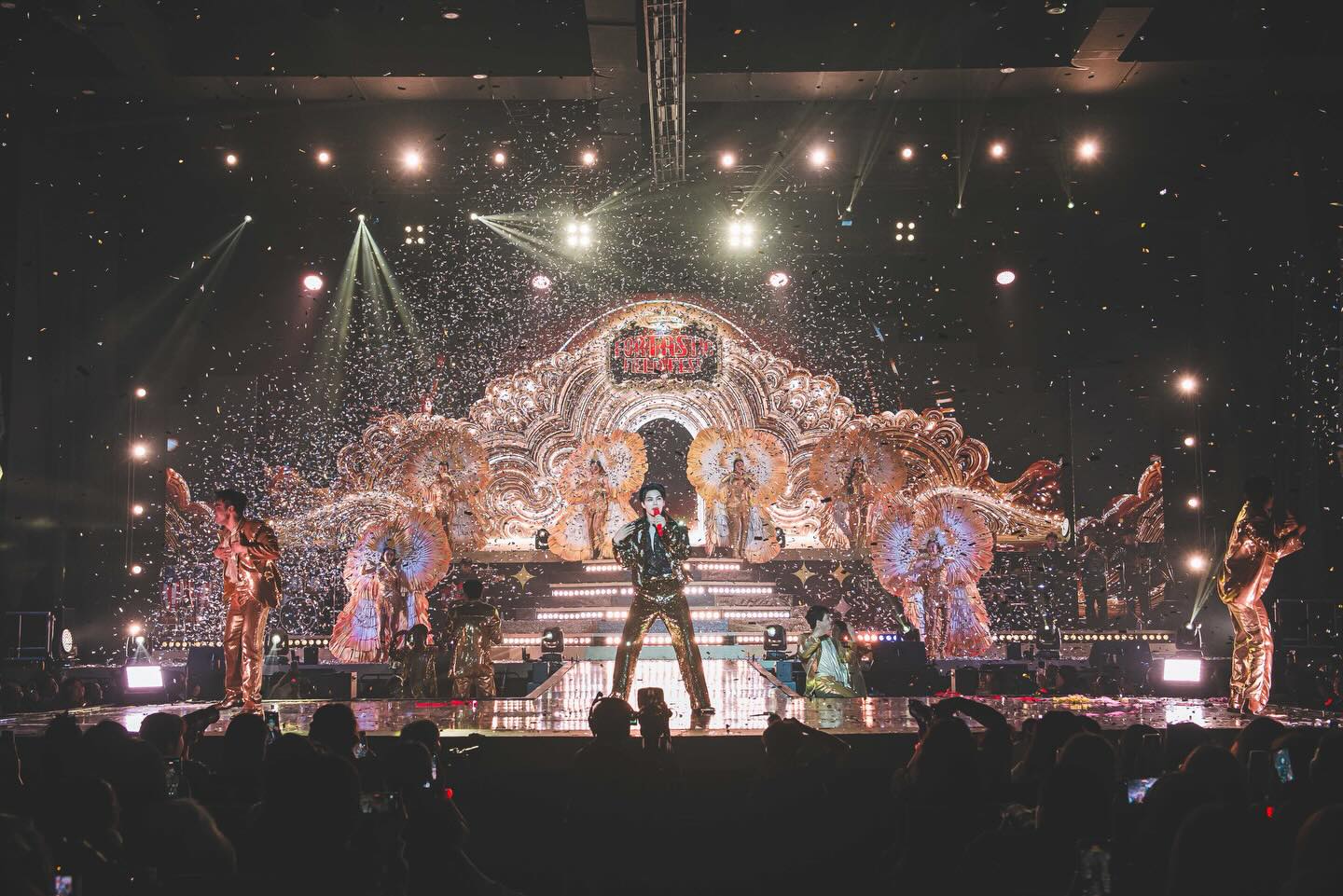 #ThisIsFortasticFieldFest งานประจำปีกลับมาอีกครั้ง สนุกสะใจมากกกกกกกกก ปีนี้จำเต็มเช่นเคยไม่สนงบใดๆตามใจล้วน555 🤩 ขอบคุณพี่ๆ @goodtime9.th  ที่เนรมิตงานสุดอลังการให้ผมนะครับ เลิฟพี่ๆสุดพี่ๆเก่งม้ากก  ขอบคุณทีมผมเองหัวหมุนกันมากหลายเดือน @trofi_official @kickstar.t_ent  จบงานใหญ่ไปอีกครั้งเก่งมากๆทุกคน  ลุยกันต่ออีกล้านงาน5555  ขอบคุณพี่@art_orawat  และทีม @abgroup_th ทุกคนที่ช่วยซัพพอร์ตอย่างดีเสมอมานะค้าบขอบคุณครู @leng_rajanikara @pui_sirimanus_rodsathien  ดีใจที่ได้เจอครูและรู้จักครูนะครับมีความสุขทุกครั้งที่ได้เรียนกับครูครับ  ขอบคุณครูโจ้ และพี่ทีมแดนเซอร์ จาก @varietydance อลังการสะใจมากค้าบ ขอบคุณครูแบทครูกวาง พี่ๆนักดนตรีทุกคน  และคุณครูทุกท่านในงานครั้งนี้นะครับ ขอบคุณหน้าชุดเมคอัพสุดจึ้ง @aonnthaanaa @jeanthailand2531 @teephasux  ไปเคยผิดหวังกับพี่ๆเลยค้าบ  ขอบคุณพี่ๆที่รัก @peat.wst 💙 @boss.ckm @noeullee_  @jern.vee  ที่มาซัพพอร์ต น้องในครั้งนี้นะครับ  และที่สำคัญขอบคุณแขกรับเชิญสุดพิเศษของผมทั้ง 2 ท่าน @akechai_101005 @hi_hiso  ขอบคุณที่ร่วมเป็นส่วนหนึ่งในวันพิเศษของผมนะครับ ขอบคุณพี่ๆเบื้องหลังทุกท่านทีมงานทุกท่านที่ช่วยรังสรรค์งานให้สมบูรณ์แบบขนาดนี้นะครับ ขอบคุณแขกทุกท่าน สื่อทุกสำนักที่มาให้กำลังใจผมนะครับสุดท้ายนี้ขอขอบคุณแฟนคลับทุกคนที่ซัพพอร์ตผมเสมอมานะครับ หวังว่าทุกคนจะมีความสุขแล้วก็แฮปปี้นะครับ แล้วพบกันใหม่ปีหน้างานหน้า นะครับรักทุกคนนะค้าบ เยิฟ ตกหล่นอะไรไปผมขอโทษด้วยน้า ❤️🤩

#FortFTS #ComeFortZon #BabyFeat