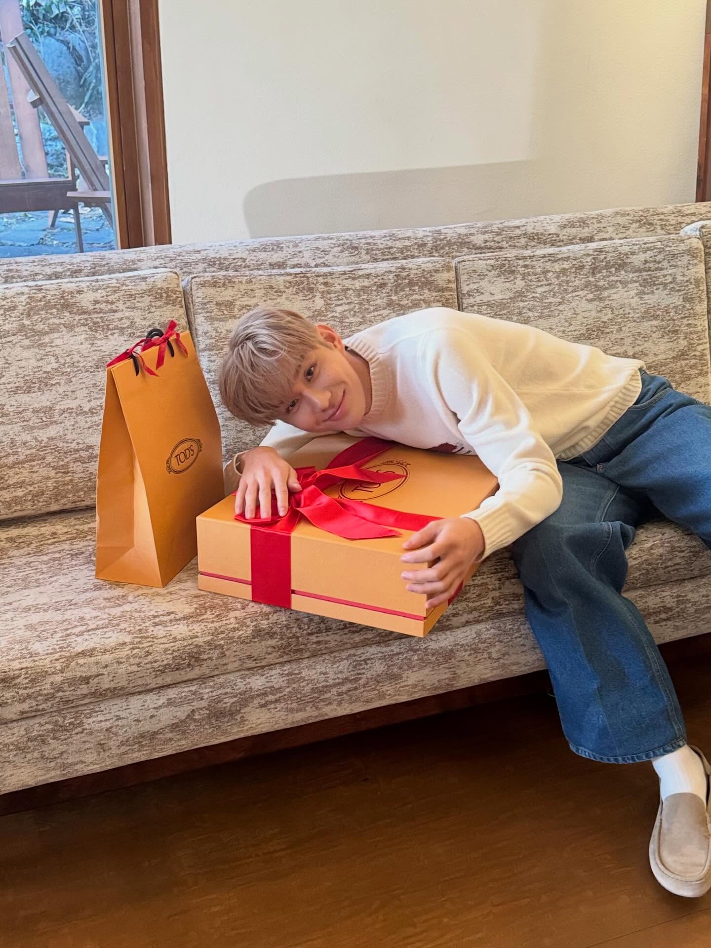 Happy Todsholidays 🎁
산타 대신 토즈가 왔다!? 🎅
올해도 따뜻한 선물 고마워요 🧡

#토즈 #tods @tods 
#todsholidays