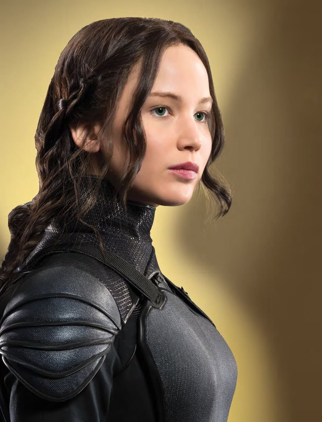 เตรียมตัวลุ้นอีกครั้ง! Jennifer Lawrence กำลังจะกลับมาปรากฎตัวในบท Katniss Everdeen ใน The Hunger Games: Sunrise on the Reaping ซึ่งนอกจากนี้เองก็ยังจะร่วมรับบทกับ Josh Hutcherson หรือ Peeta Mellark ที่เรารู้จักกัน โดยเนื้อหาของภาคนี้จะเล่าเกี่ยวกับ 50th Hunger Games และชีวิตจอง Haymitch Abernathy ในวัยเยาว์ มากกว่าเนื้อเรื่องของ Katniss หรือ Peeta โดยตรงแต่จะเล่าที่ไปที่มาของการกำเนิดการแข่งขัน โดยได้กำหนดวันฉายในวันที่ 20 พฤศจิกายน 2026 มารอดูกันดีกว่าว่าในภาคนี้จะมีอะไรน่าตื่นเต้นรออยู่

#ELLEnews 
#JenniferLawrence
#TheHungerGamesSunriseontheReaping