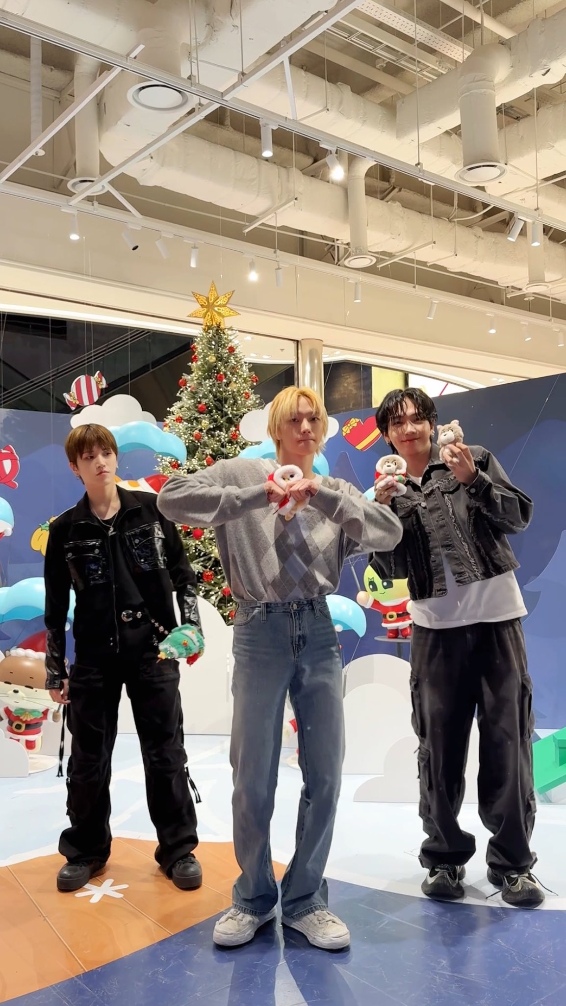 03즈 is Coming to Town🎄

#BOYNEXTDOOR #보이넥스트도어 #BND
#성호 #리우 #명재현
#BBNEXDO #쁘넥도