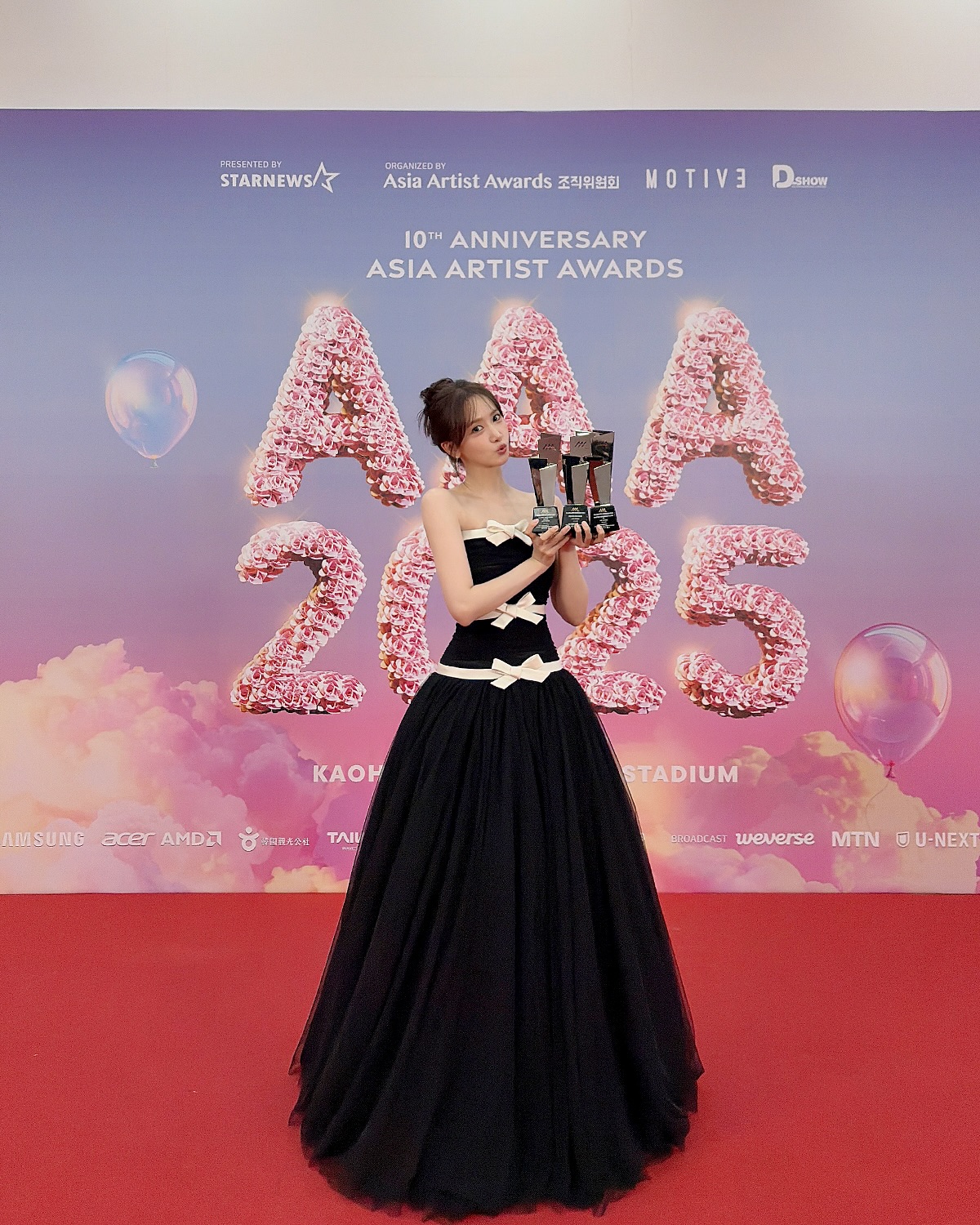 _
2025 AAA에서 만난 융💃🏻✨✨

임윤아 배우가 ‘AAA 베스트 아티스트상’, ‘AAA 아시아 스타상’, 그리고 대상 중 하나인 ‘AAA 올해의 여우주연상’ TV 부문까지 총 3개의 트로피를 수상했습니다🏆❤️

#임윤아 #LIMYOONA @yoona__lim
#limyoona__official #융스타그램
#2025AsiaArtistAwards