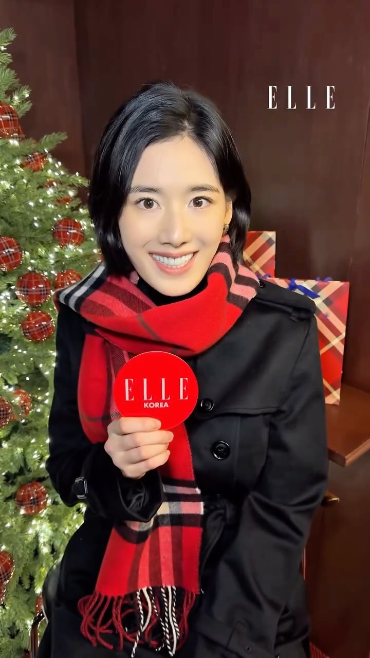 버버리가 내 연말이고 사랑이지 뭐…♥️ 버버리가 홀리데이 시즌을 맞아 한남동 카페 릭십에 ‘버버리 페스티브 나이트 바’를 오픈했습니다. 버버리의 클래식한 헤리티지를 한껏 담은 칵테일에 한 번 반하고, 노상현, 정은채, 김나영, 신현지의 버버리 룩에 두 번 반해버렸네요. @steveshnoh @jungeunchae_ @nayoungkeem @iamhyunjishin

📍버버리 페스티브 나이트 바
서울시 용산구 이태원로 54길 16-5, 1층 릭십
2025.12.6. — 12.14.

Digital Editor 박지우